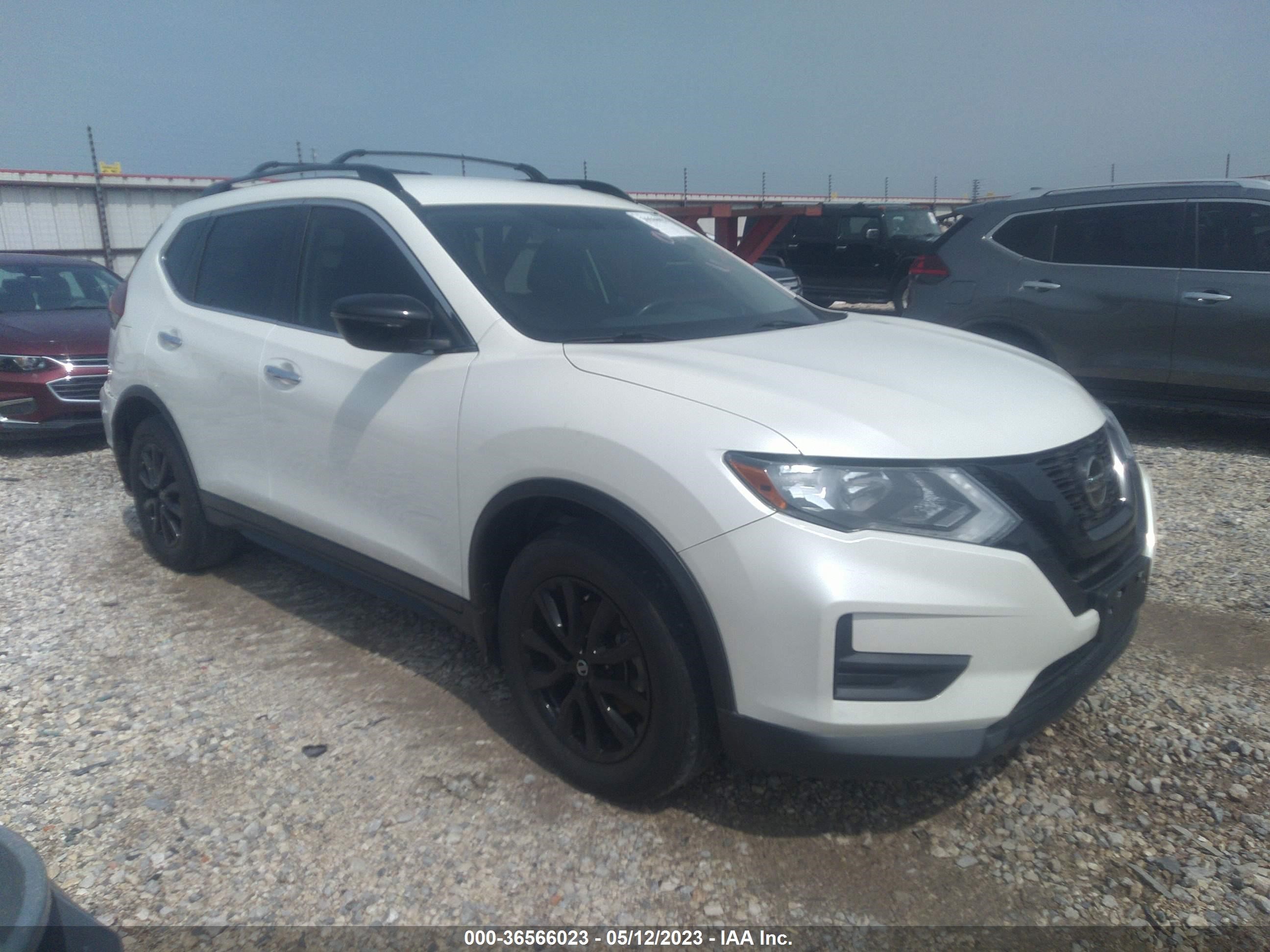 NISSAN ROGUE 2018 5n1at2mt8jc729029