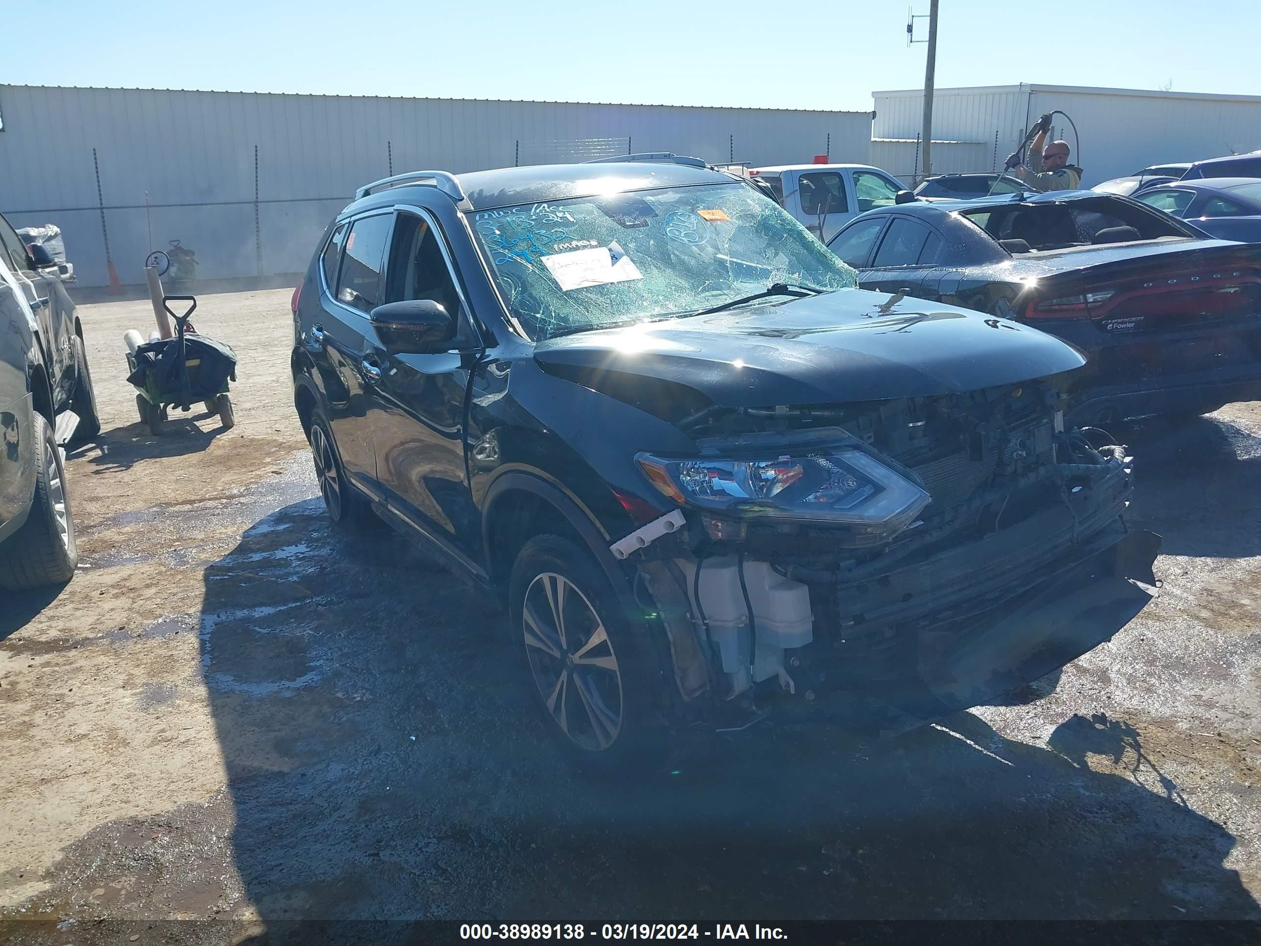 NISSAN ROGUE 2018 5n1at2mv0jc741709