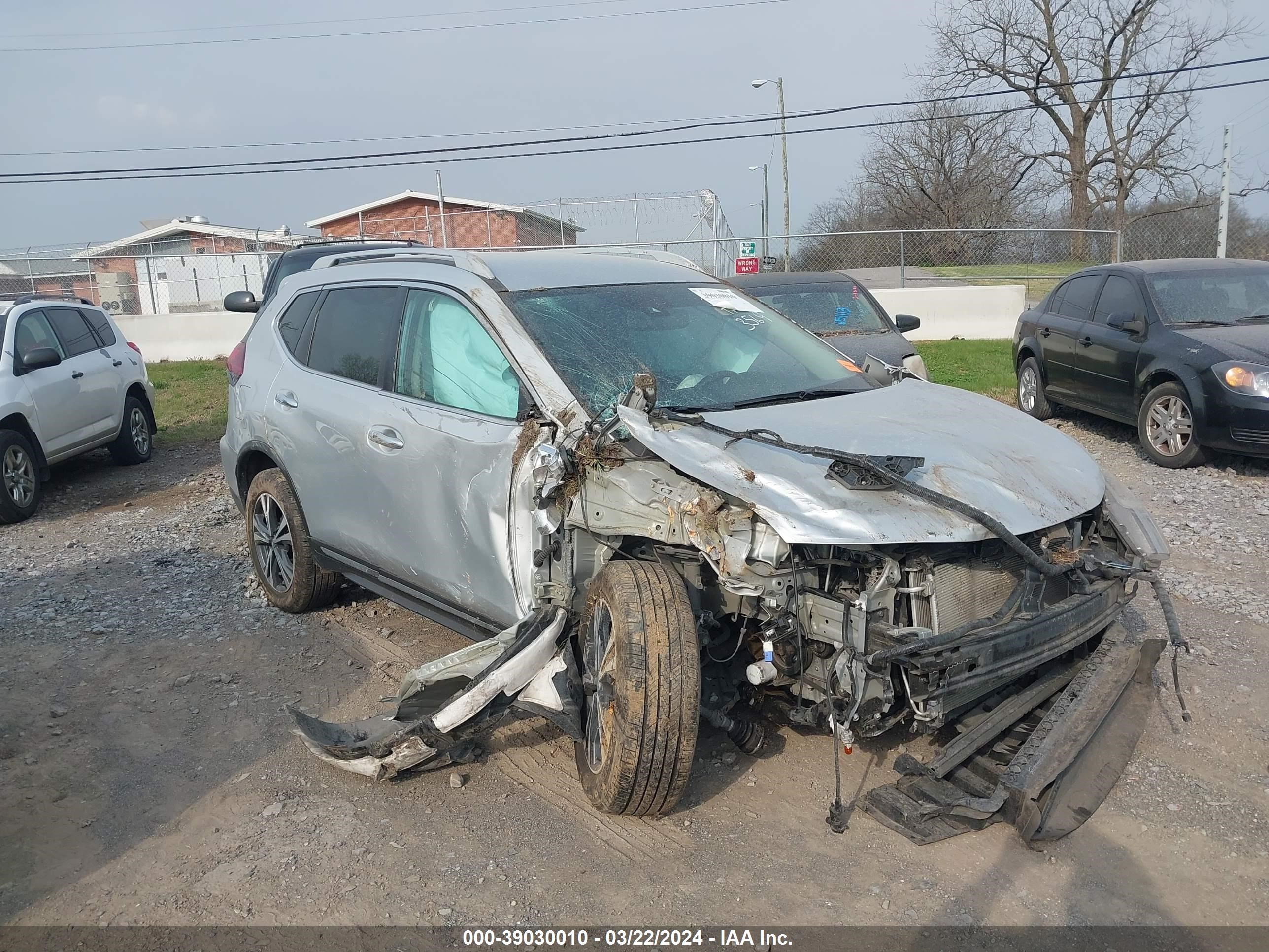 NISSAN ROGUE 2018 5n1at2mv2jc733563