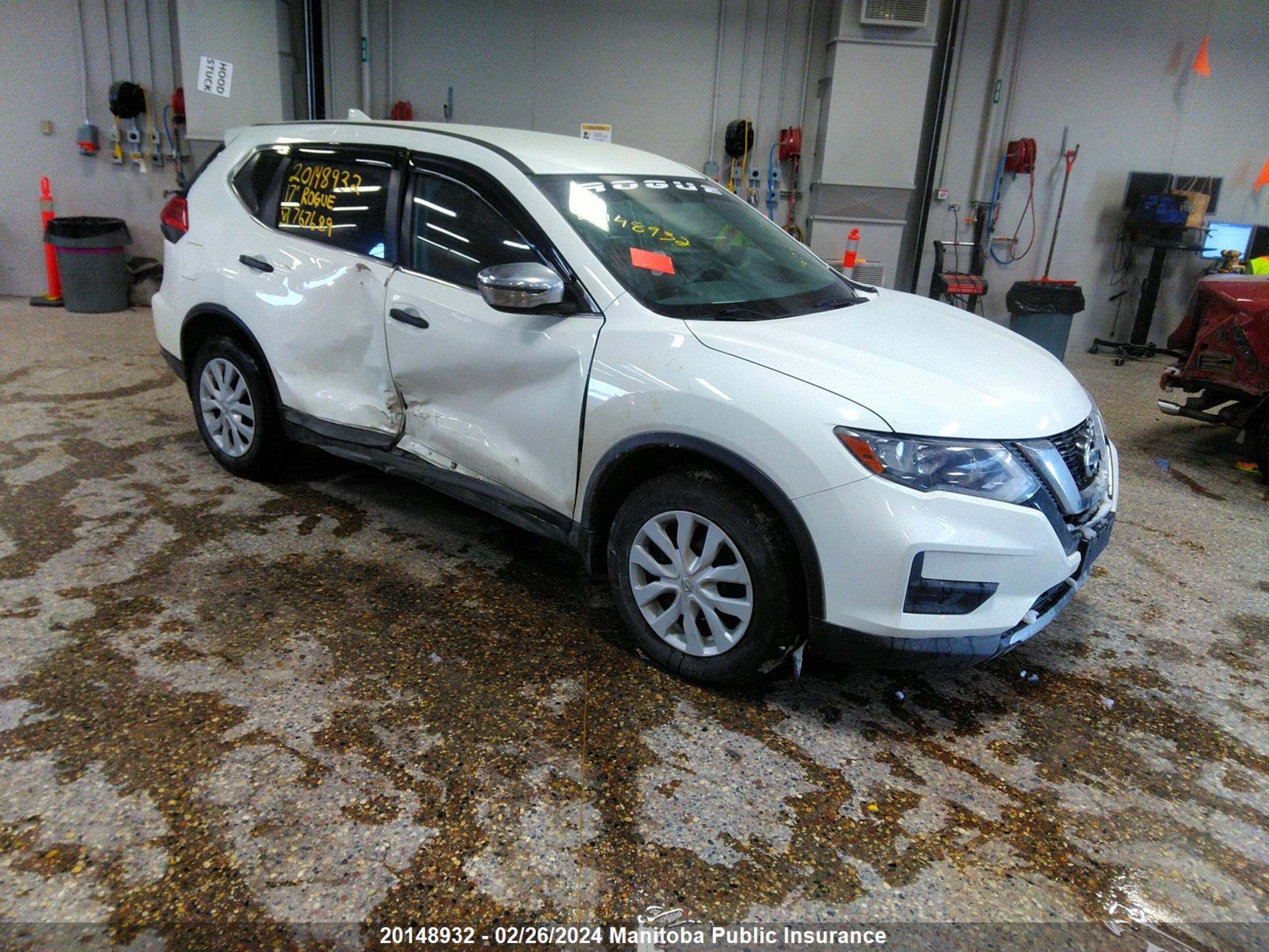 NISSAN ROGUE 2017 5n1at2mv4hc767689