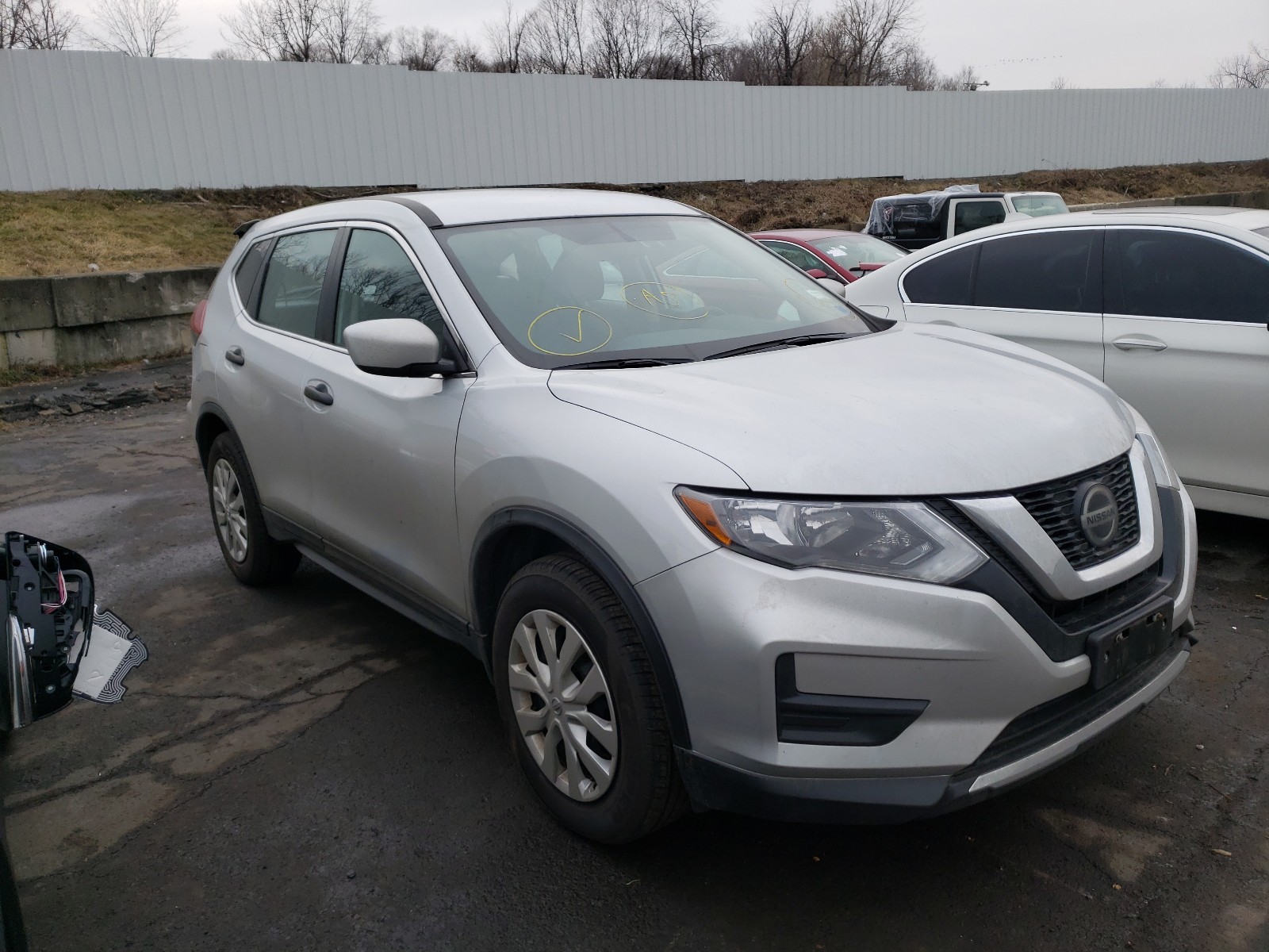 NISSAN ROGUE S 2018 5n1at2mv5jc776617