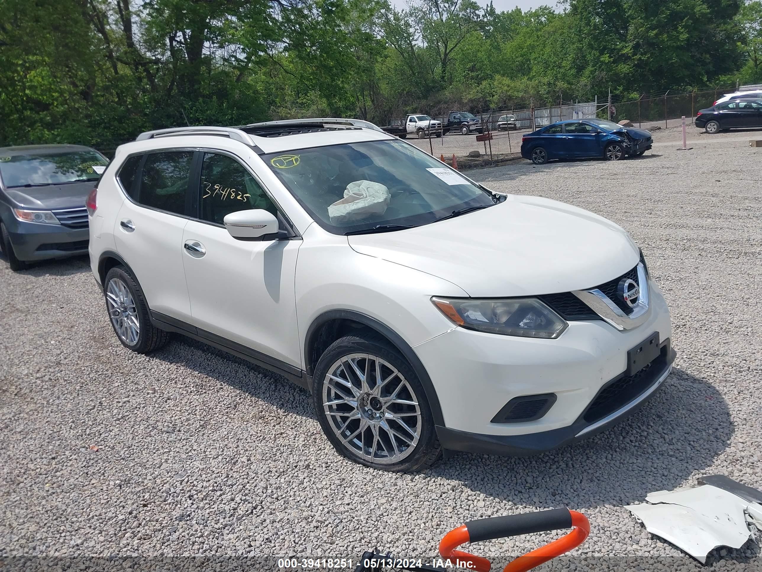 NISSAN ROGUE 2015 5n1at2mv6fc770610