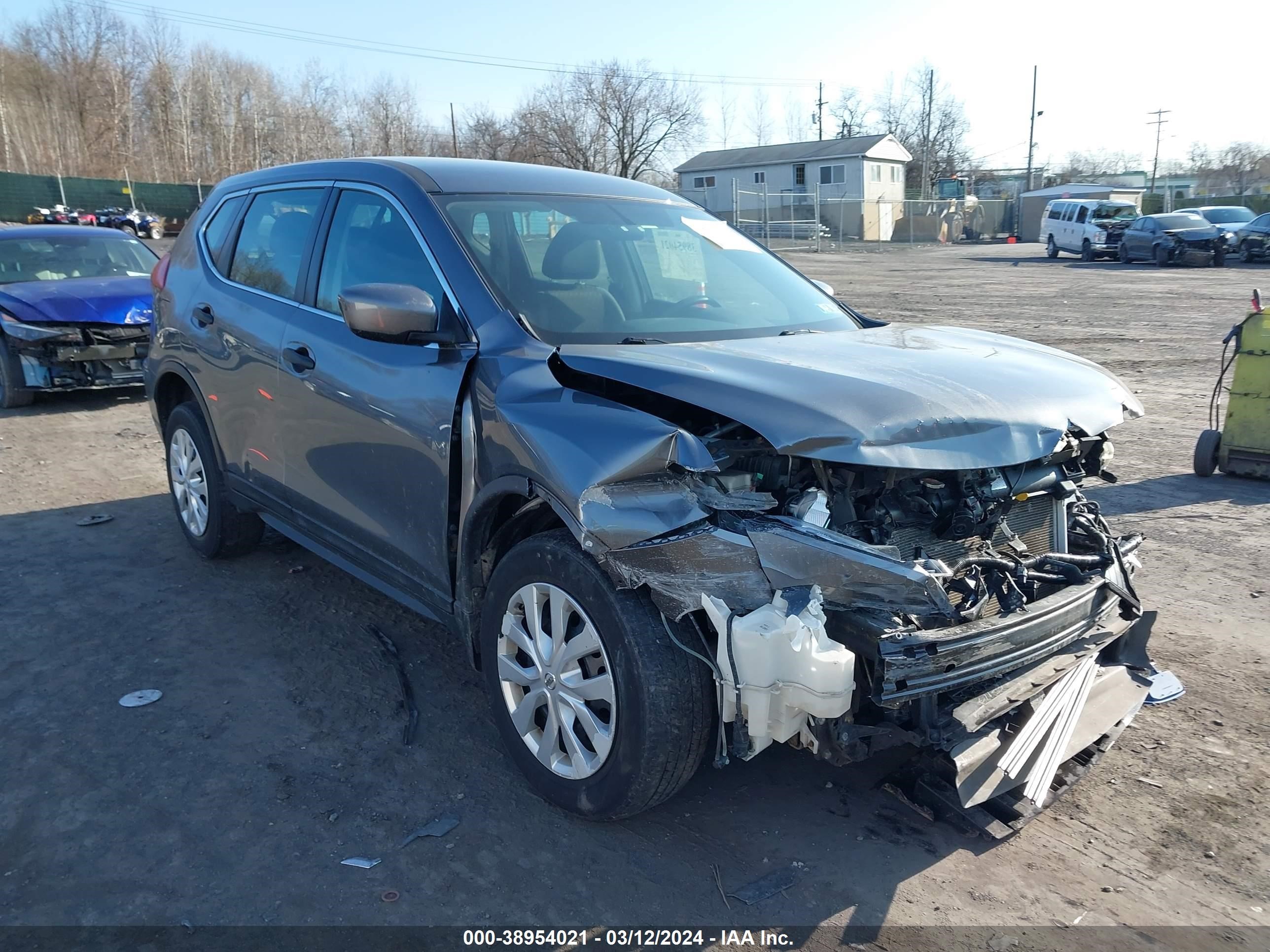 NISSAN ROGUE 2018 5n1at2mv7jc755817