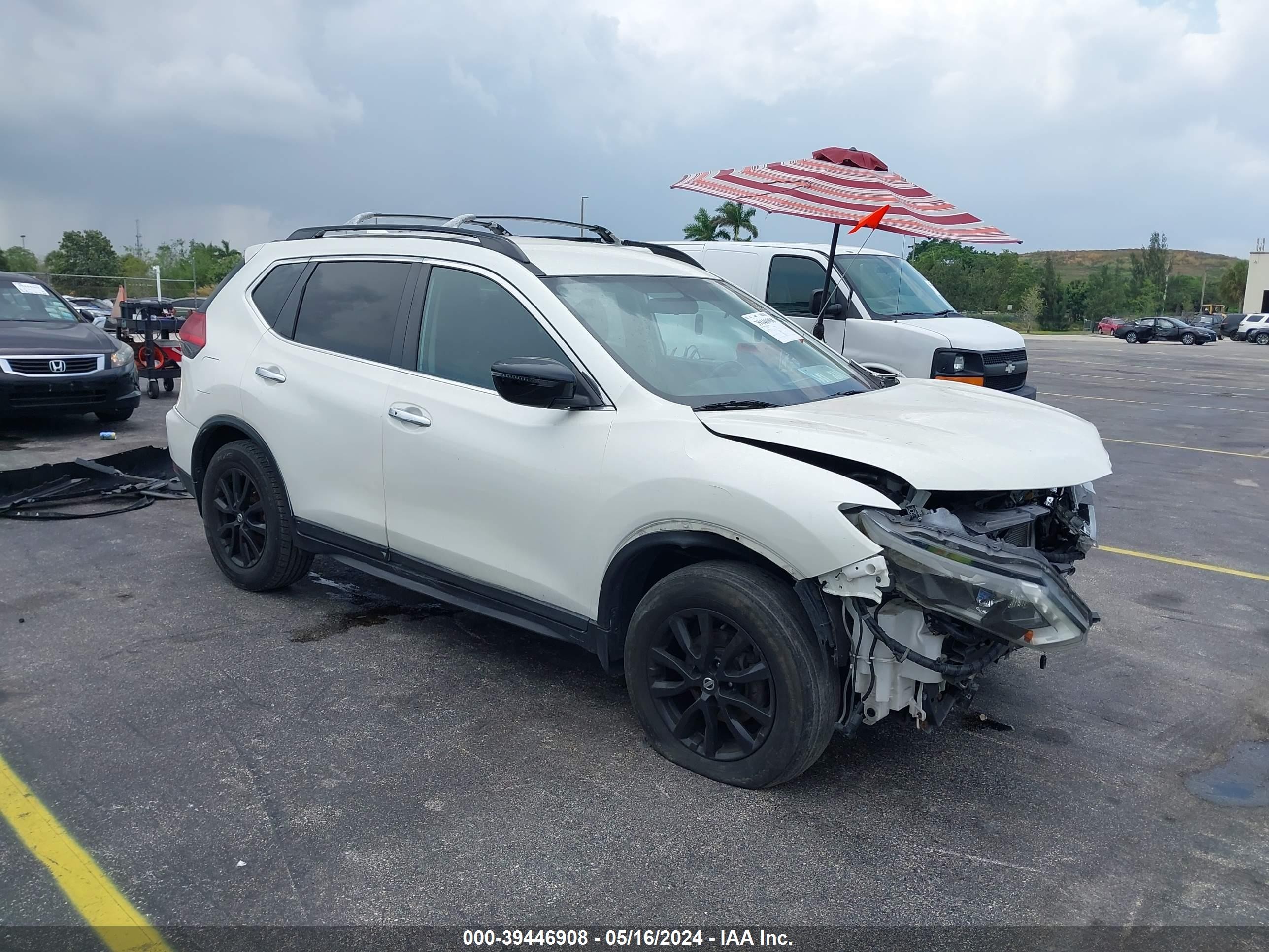 NISSAN ROGUE 2017 5n1at2mvxhc812425