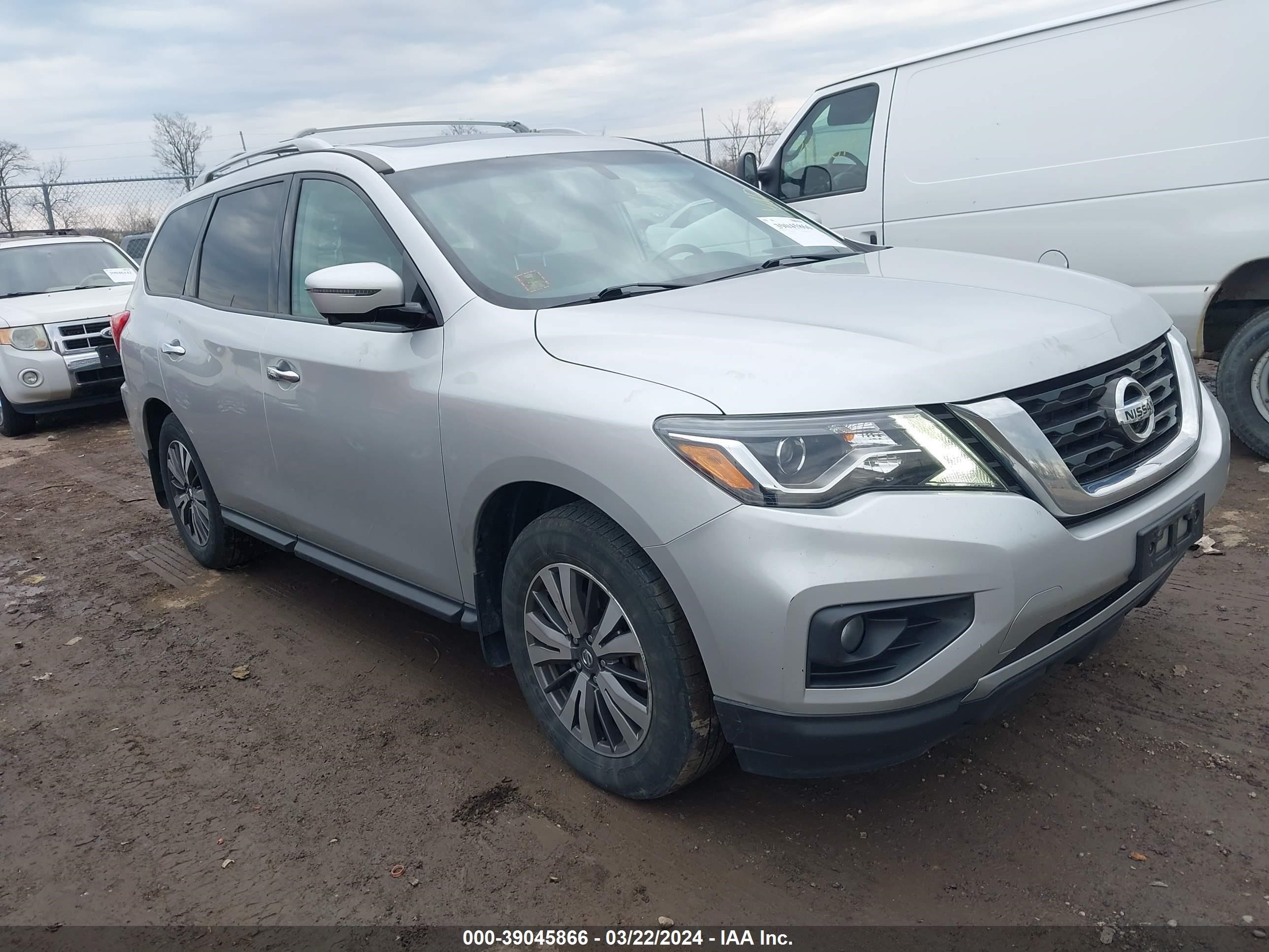 NISSAN PATHFINDER 2017 5n1dr2mm1hc655869