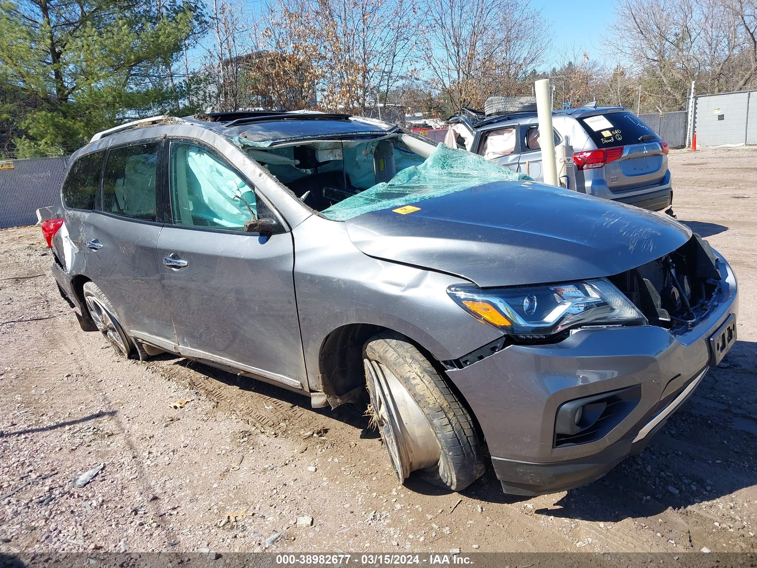 NISSAN PATHFINDER 2018 5n1dr2mm1jc611554