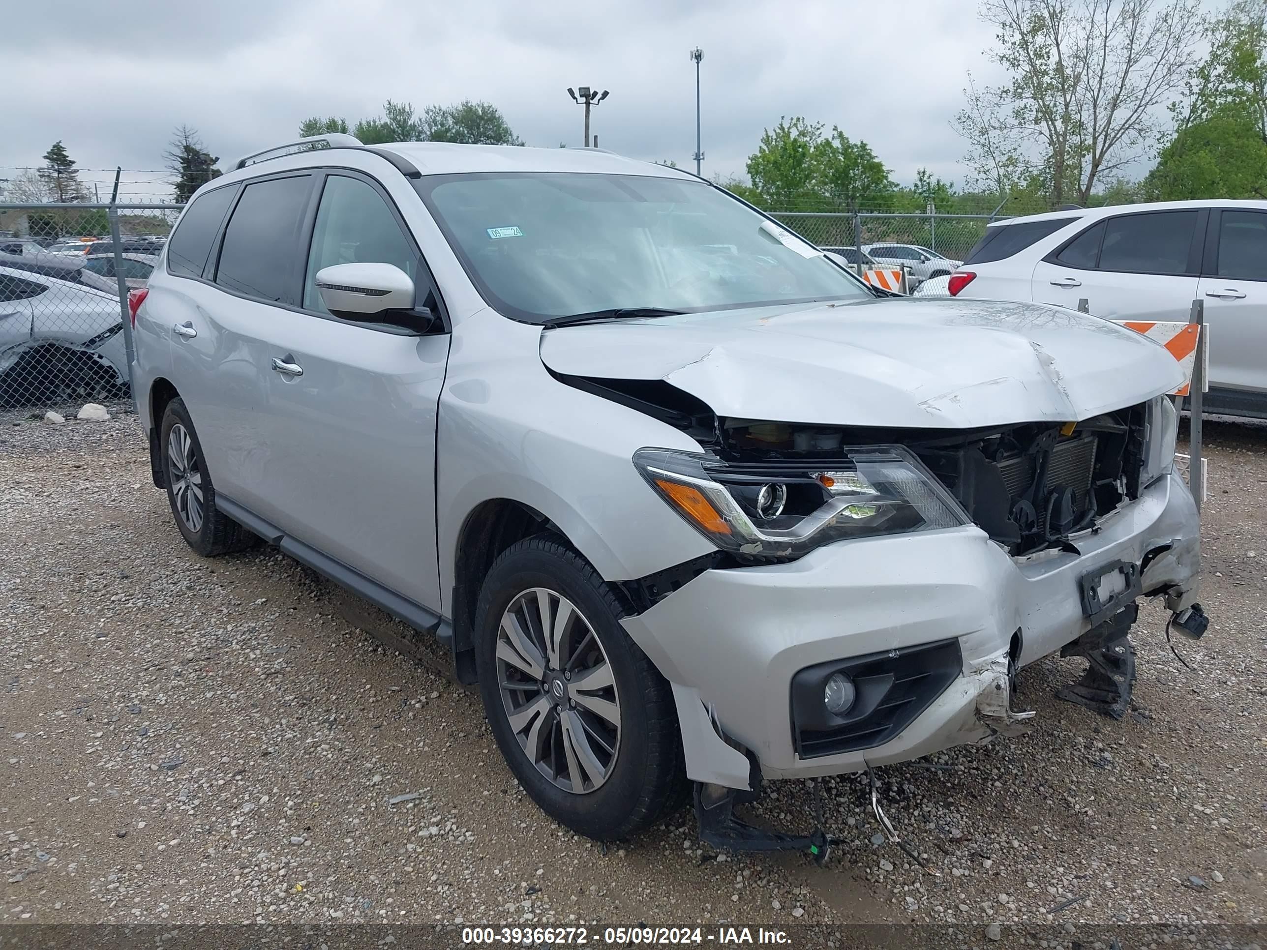 NISSAN PATHFINDER 2018 5n1dr2mm3jc626606