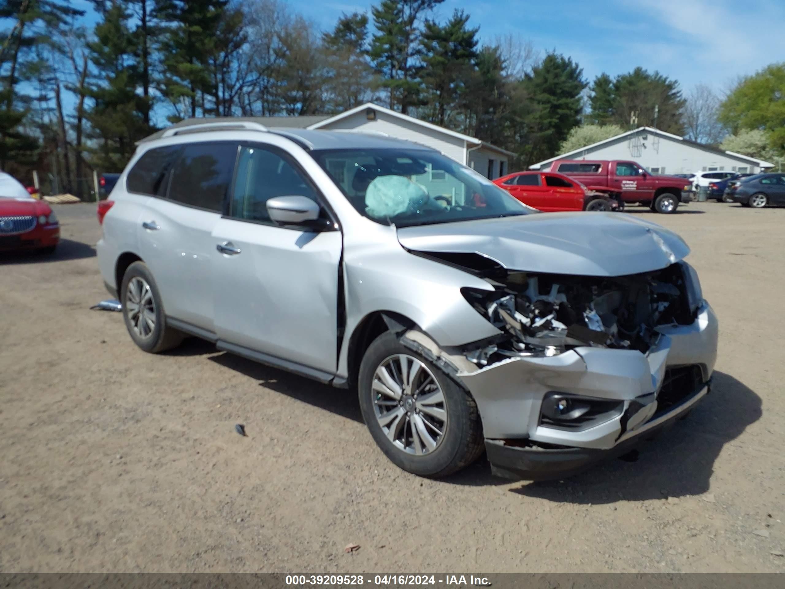 NISSAN PATHFINDER 2018 5n1dr2mm3jc636519