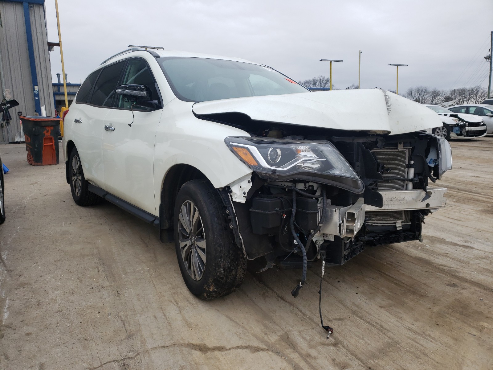 NISSAN PATHFINDER 2017 5n1dr2mm6hc641496