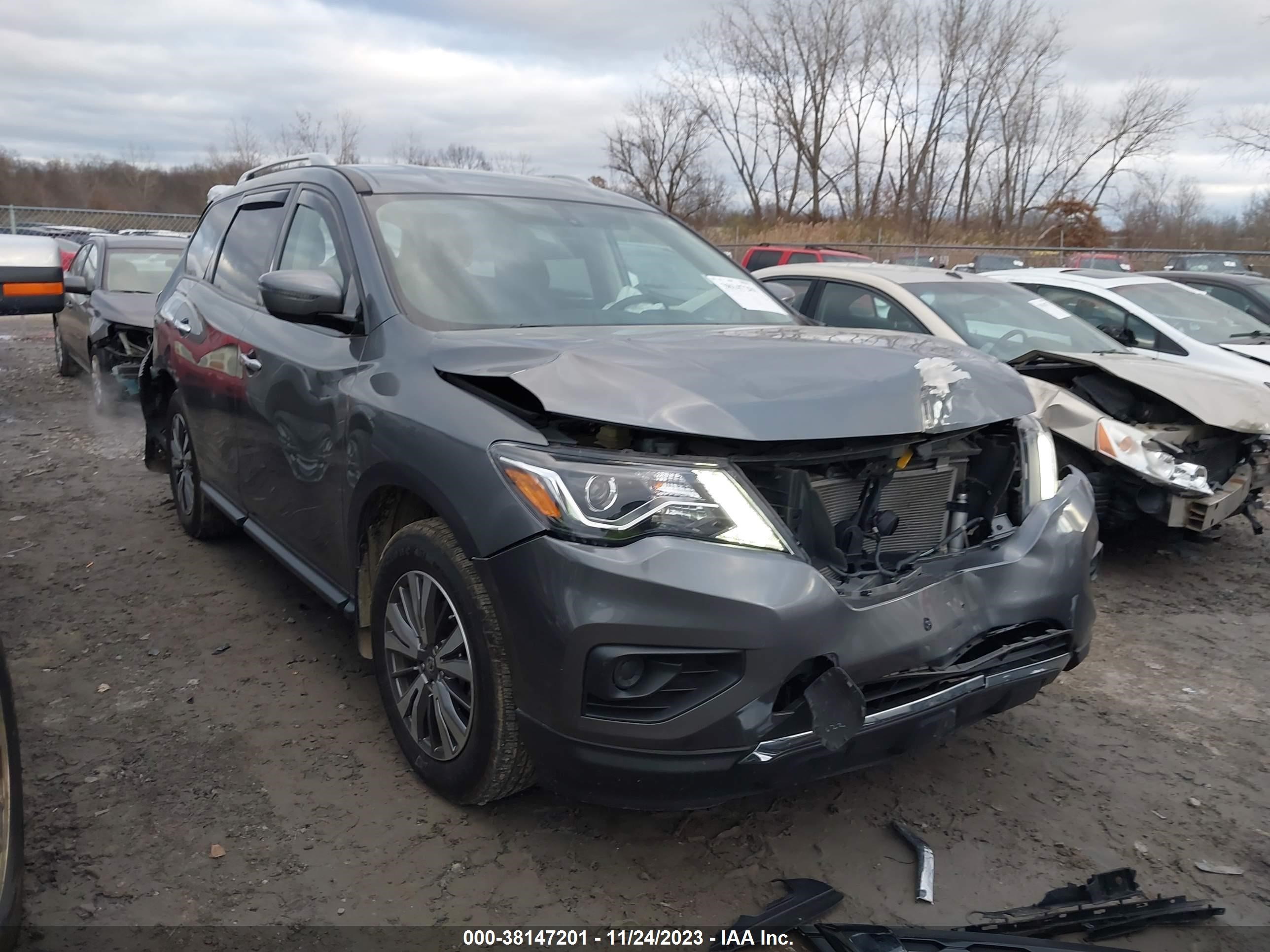 NISSAN PATHFINDER 2018 5n1dr2mm6jc673290