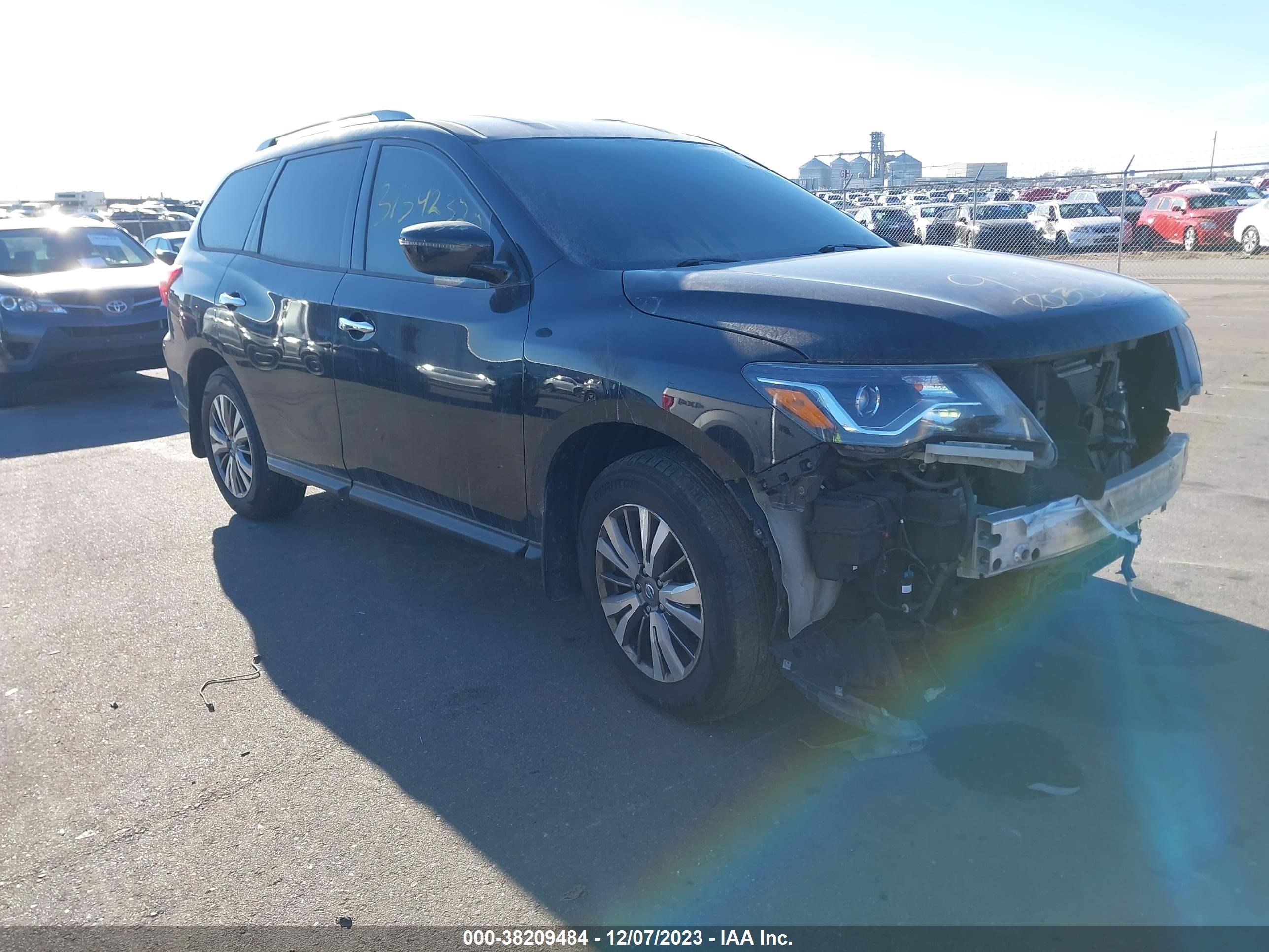 NISSAN PATHFINDER 2018 5n1dr2mm7jc614300