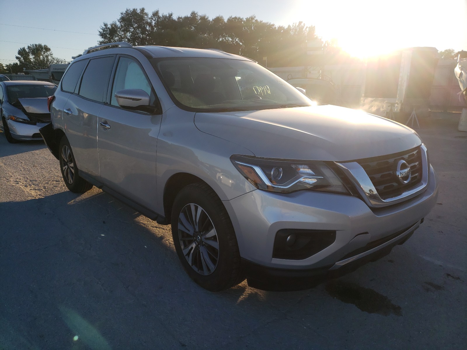 NISSAN PATHFINDER 2017 5n1dr2mn0hc647383