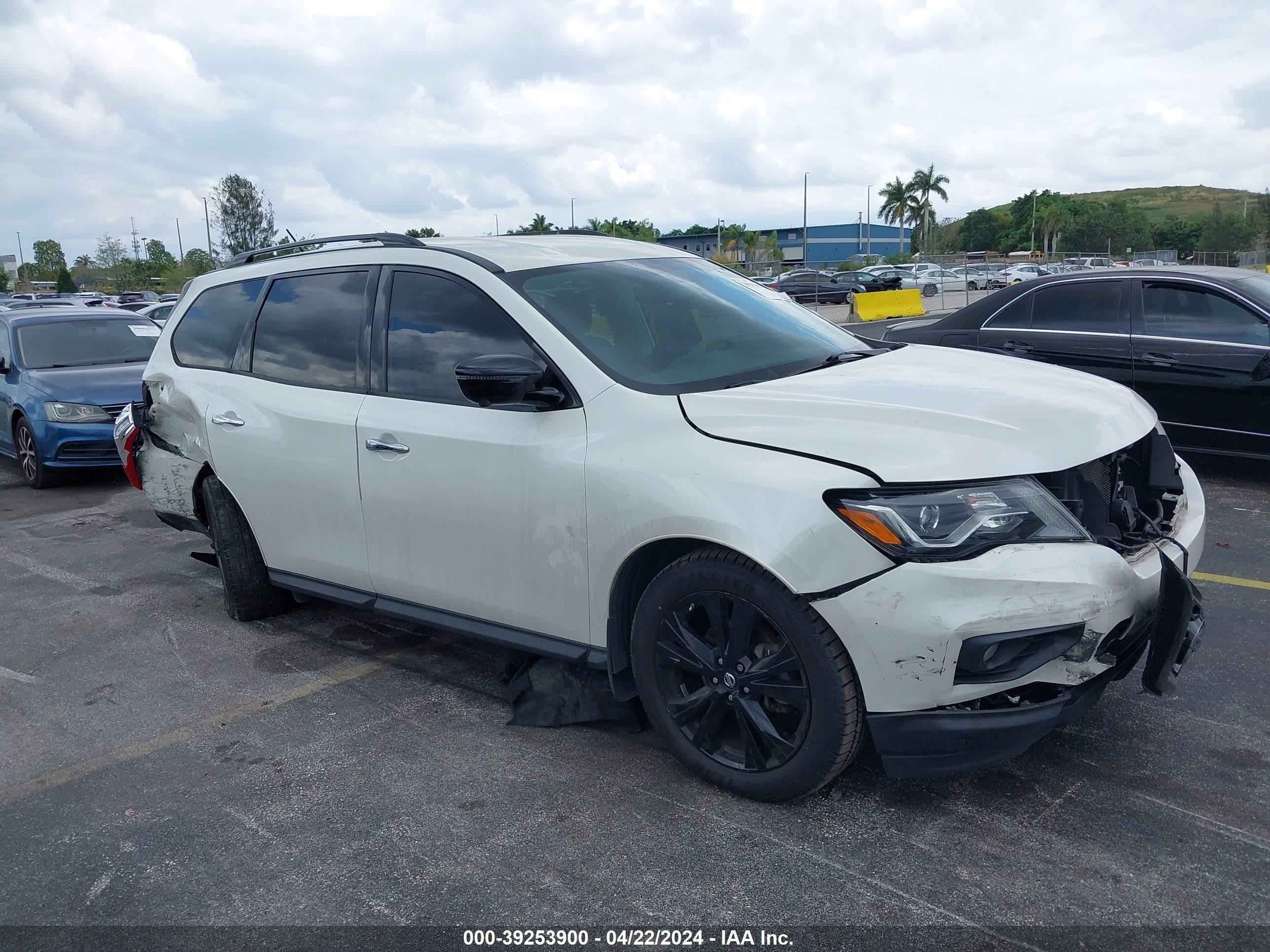 NISSAN PATHFINDER 2018 5n1dr2mn0jc652086