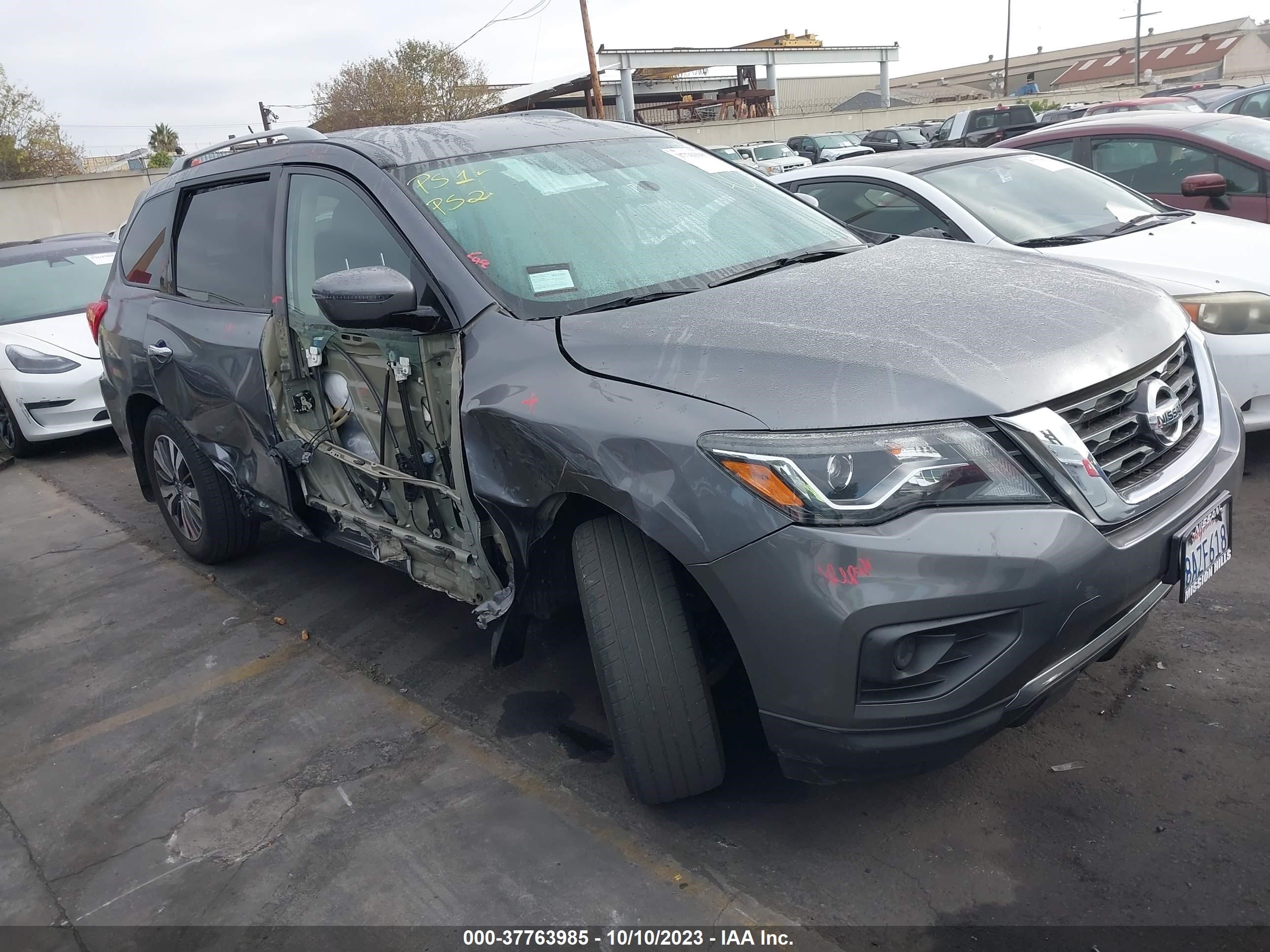 NISSAN PATHFINDER 2017 5n1dr2mn1hc911128