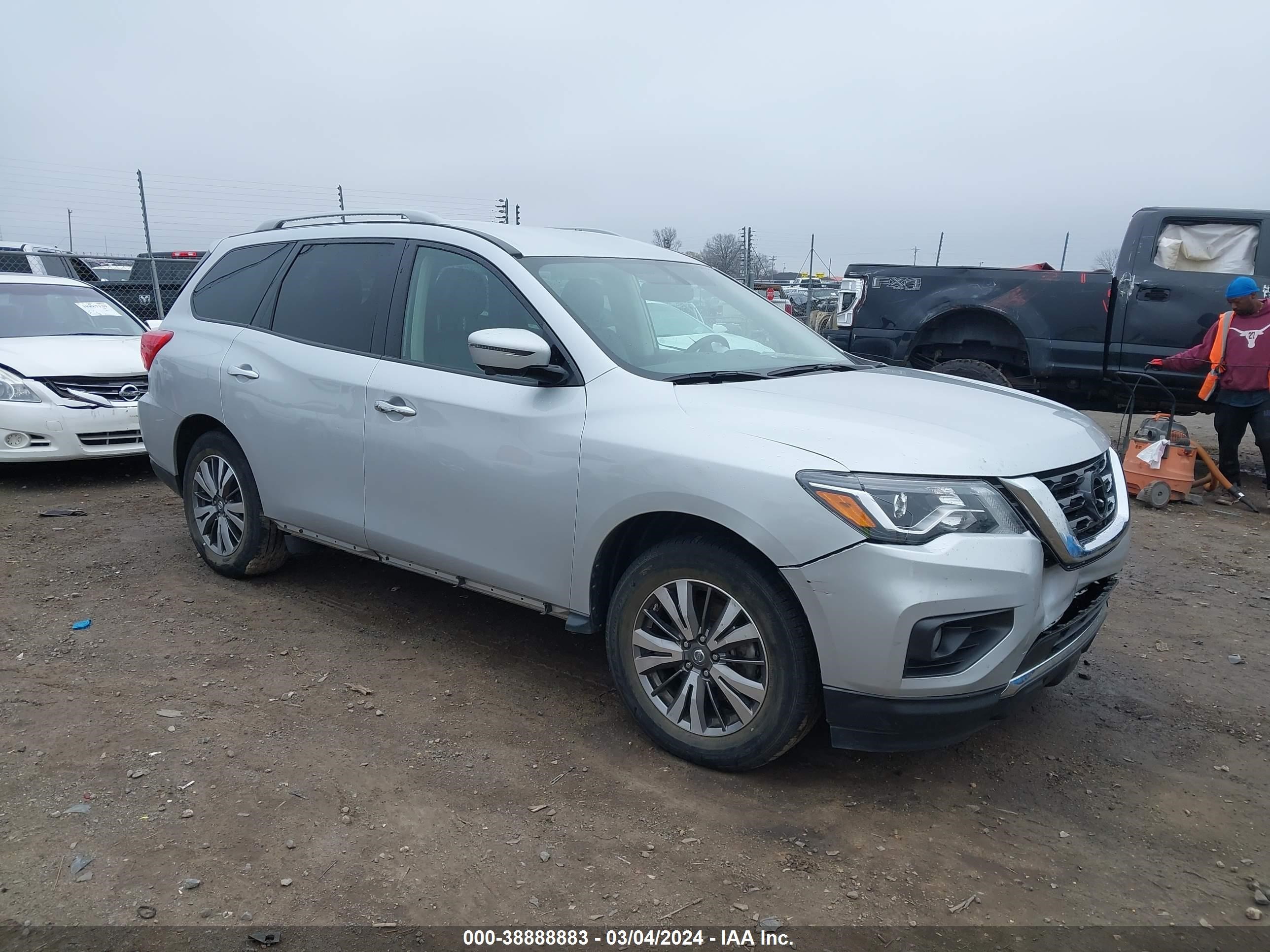 NISSAN PATHFINDER 2019 5n1dr2mn1kc599870