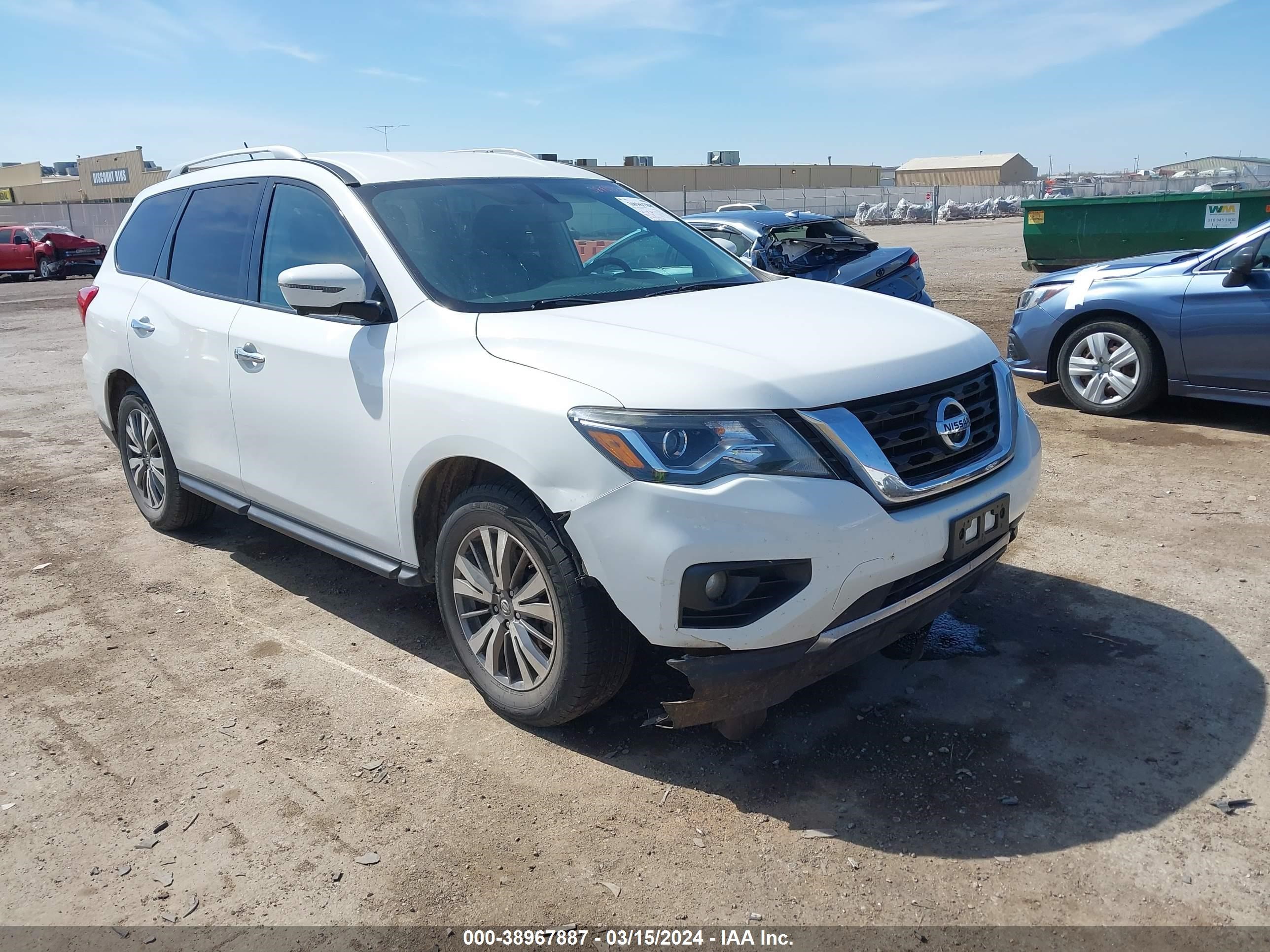 NISSAN PATHFINDER 2017 5n1dr2mn2hc625157