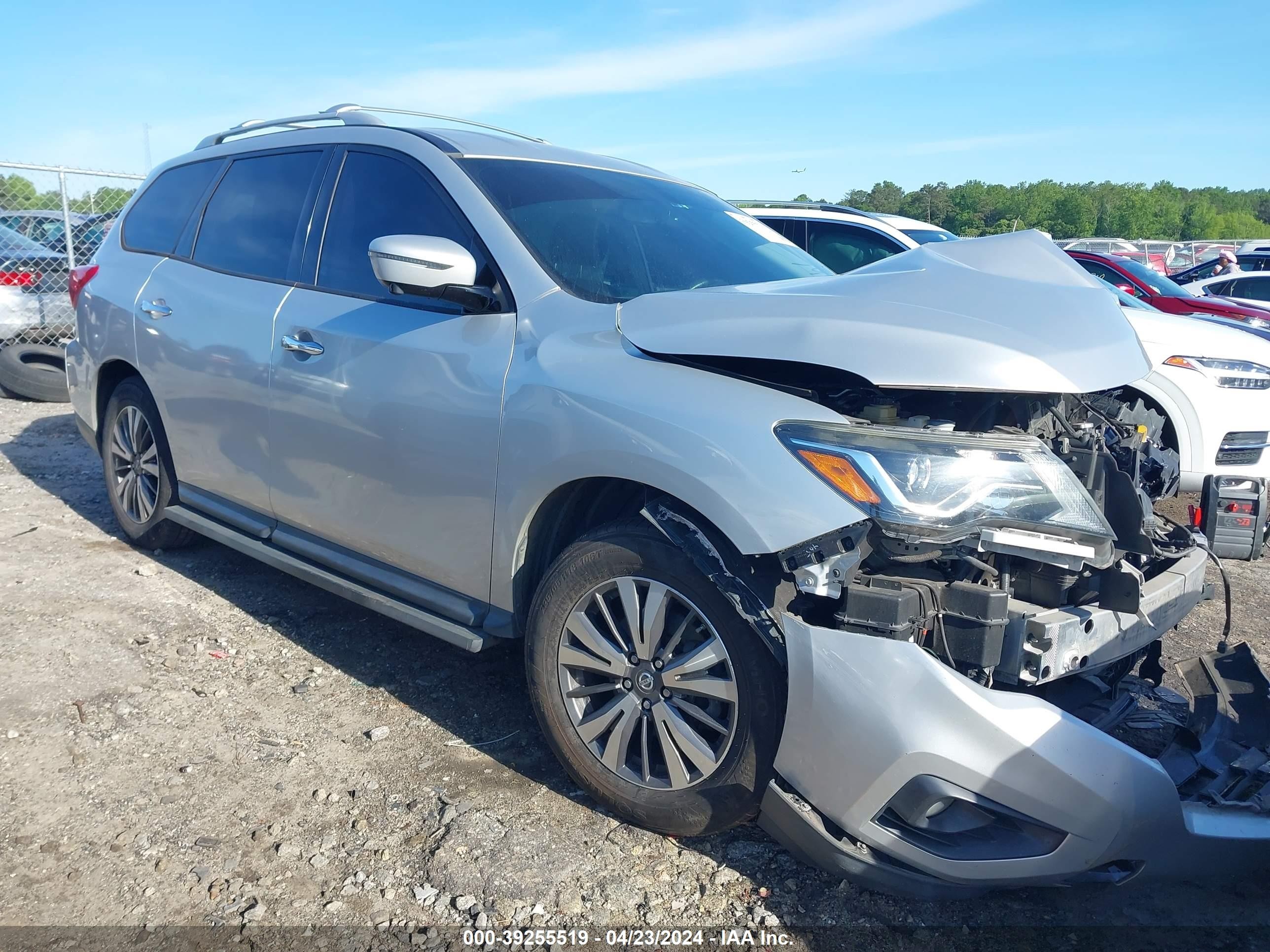 NISSAN PATHFINDER 2017 5n1dr2mn3hc679065