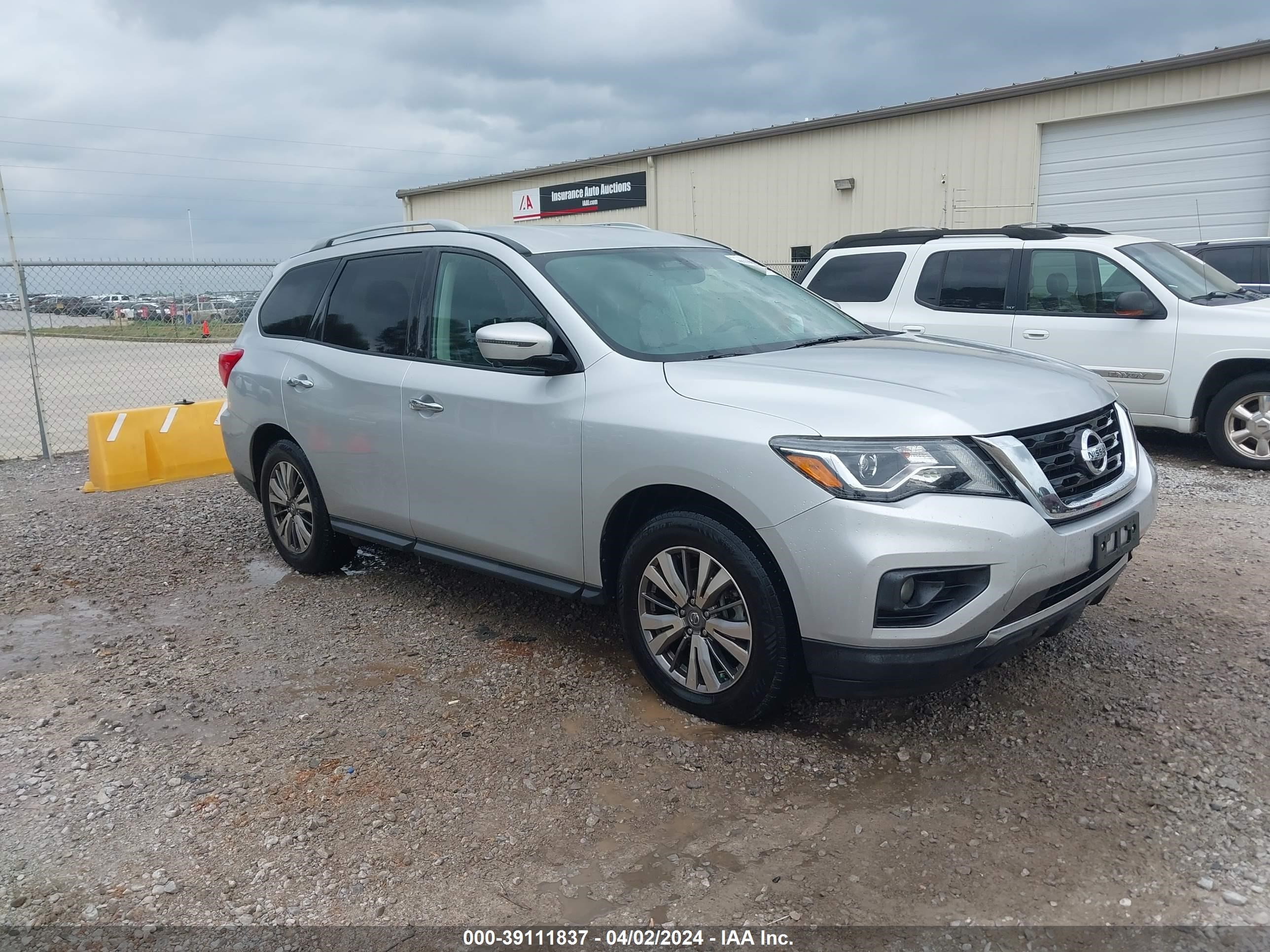 NISSAN PATHFINDER 2019 5n1dr2mn3kc626650