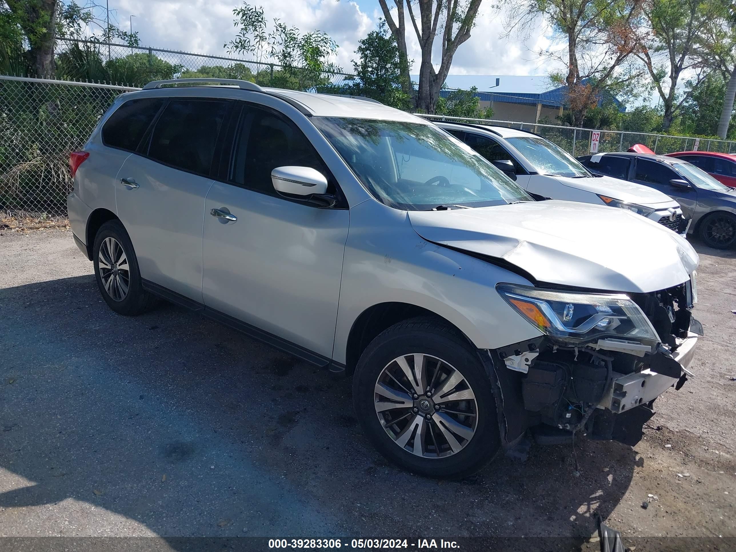 NISSAN PATHFINDER 2017 5n1dr2mn4hc653476