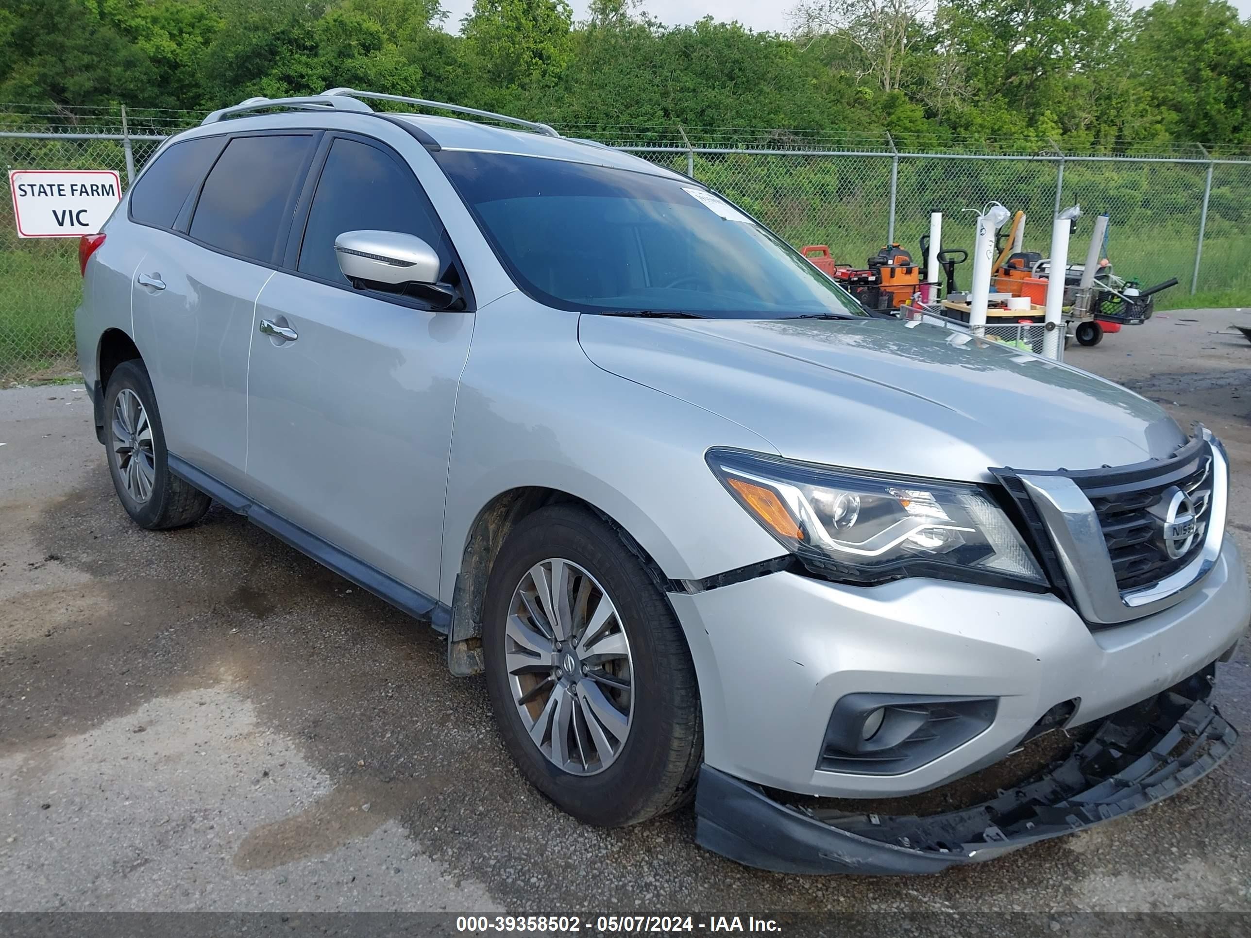 NISSAN PATHFINDER 2017 5n1dr2mn4hc900852