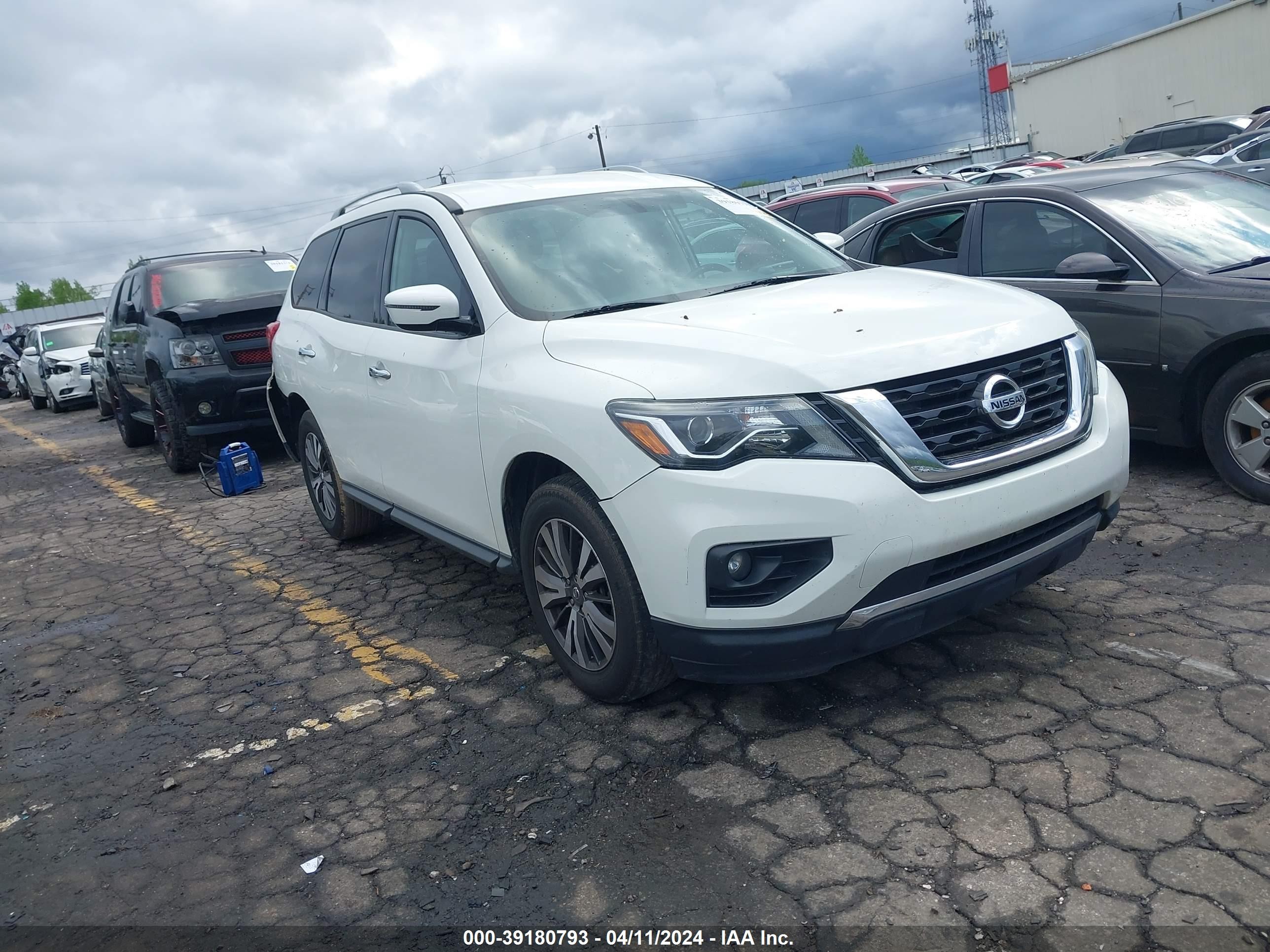 NISSAN PATHFINDER 2017 5n1dr2mn5hc675468