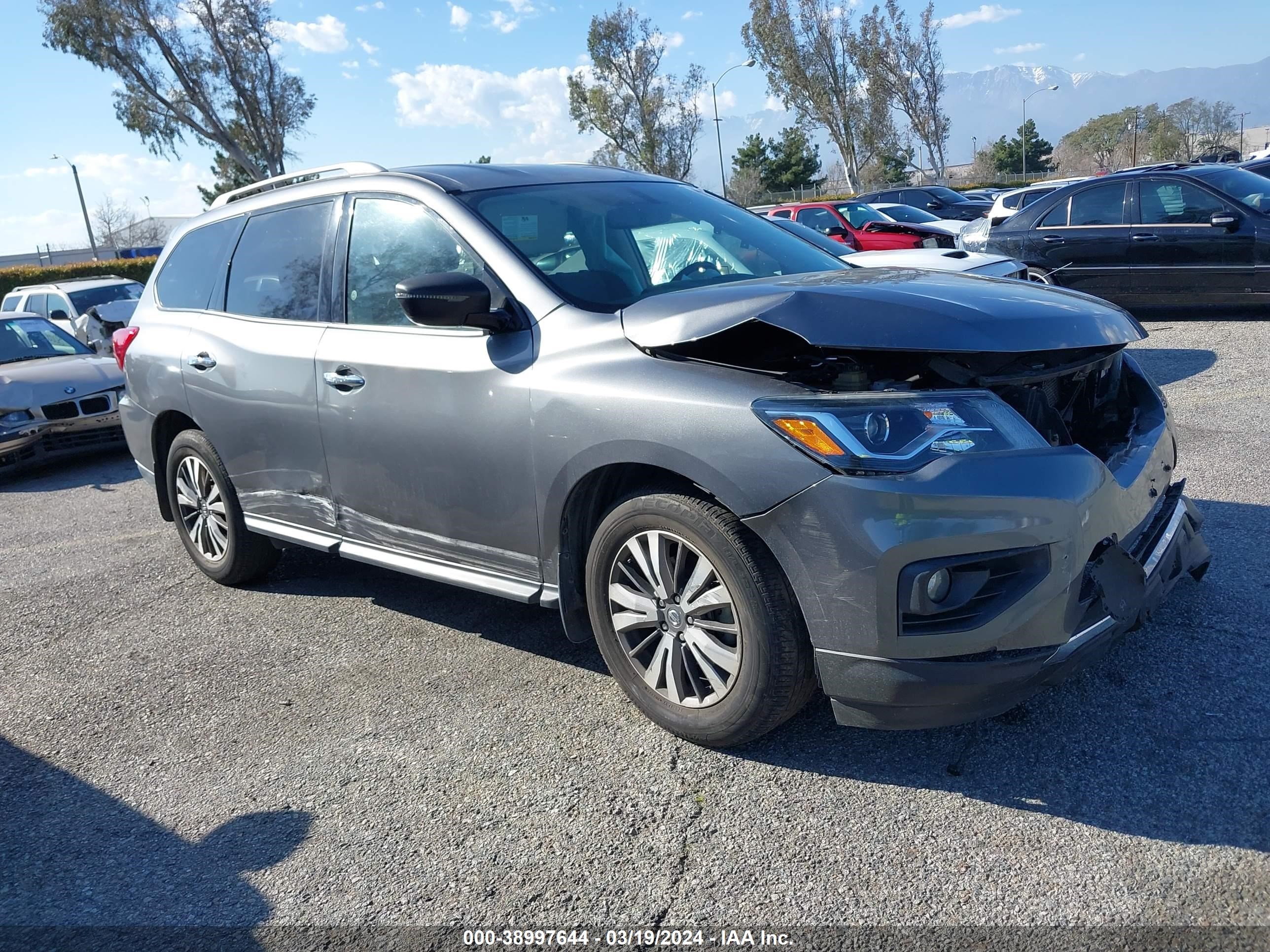 NISSAN PATHFINDER 2018 5n1dr2mn5jc612098