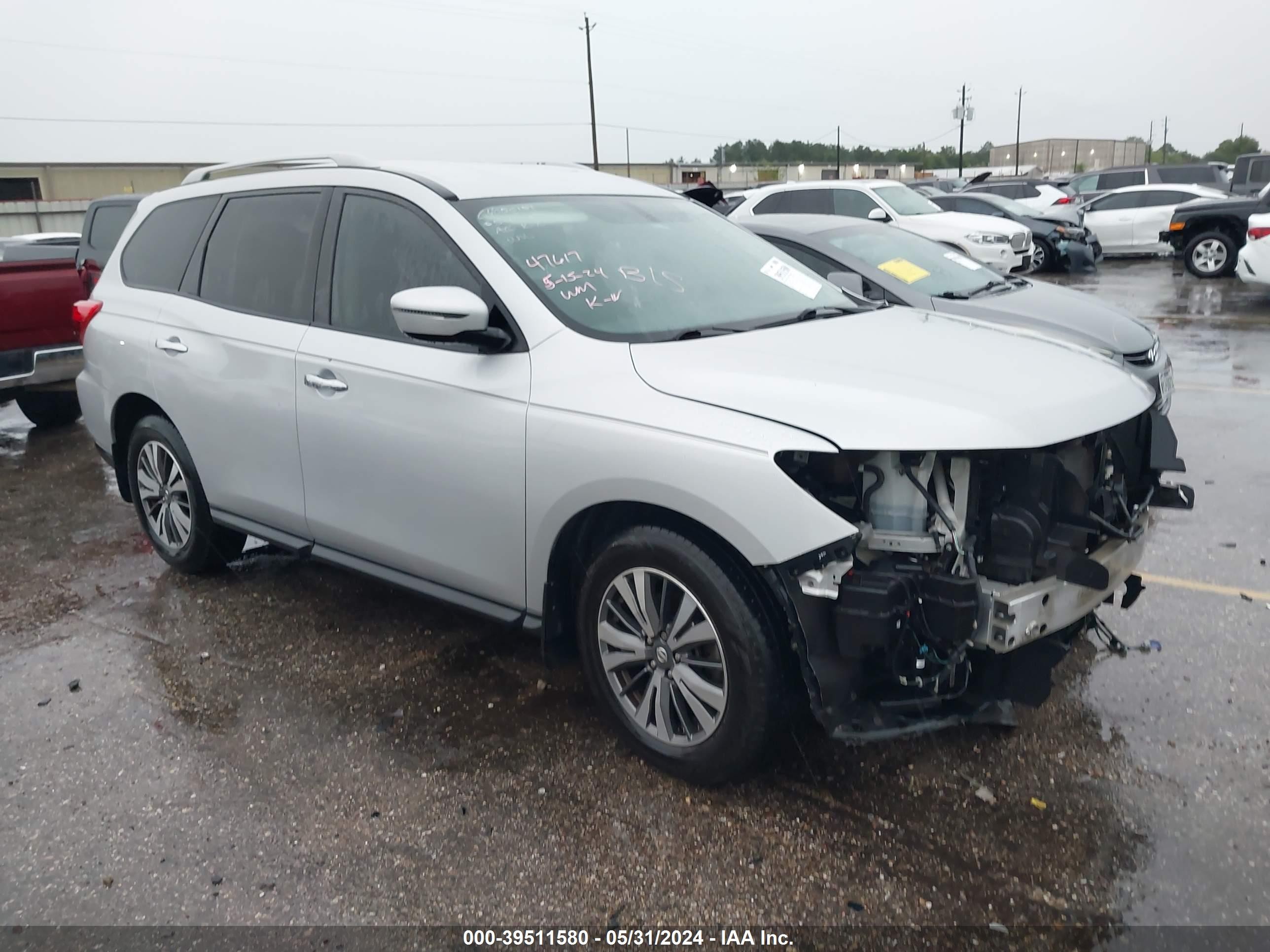 NISSAN PATHFINDER 2017 5n1dr2mn6hc622682