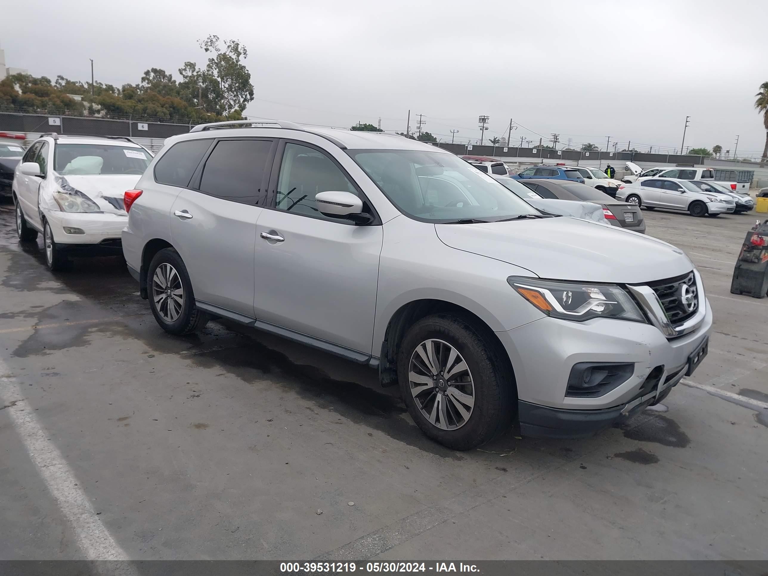 NISSAN PATHFINDER 2017 5n1dr2mn6hc911920