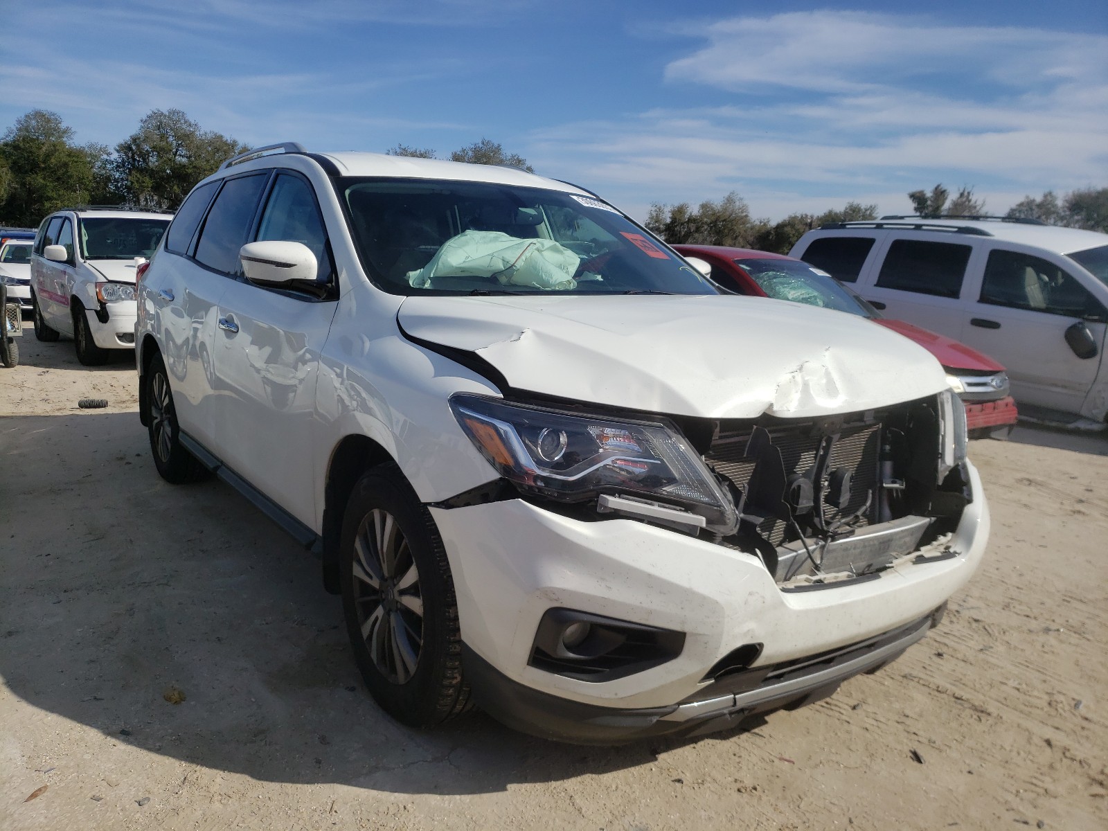 NISSAN PATHFINDER 2017 5n1dr2mn8hc631481