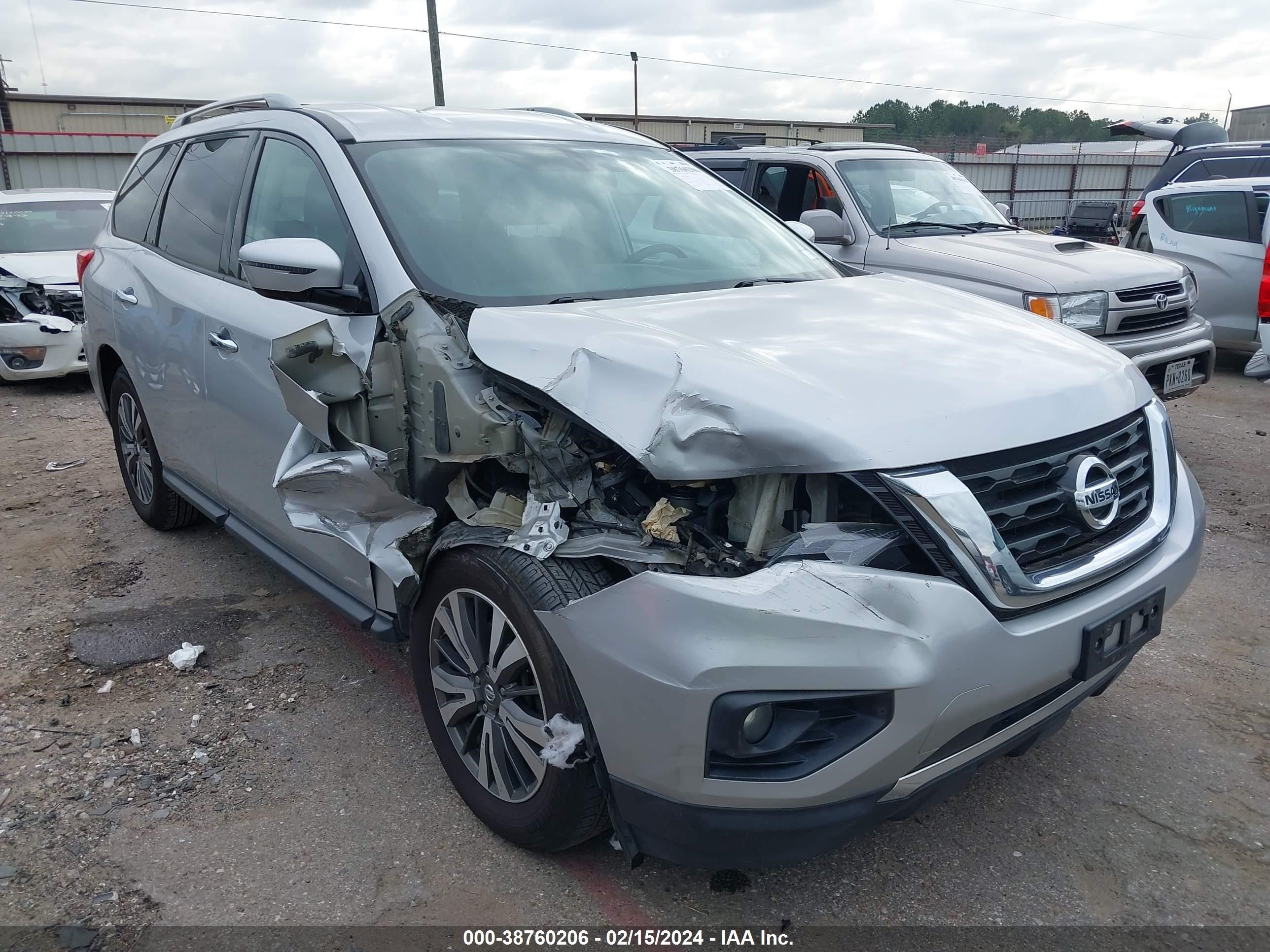 NISSAN PATHFINDER 2017 5n1dr2mn8hc661354