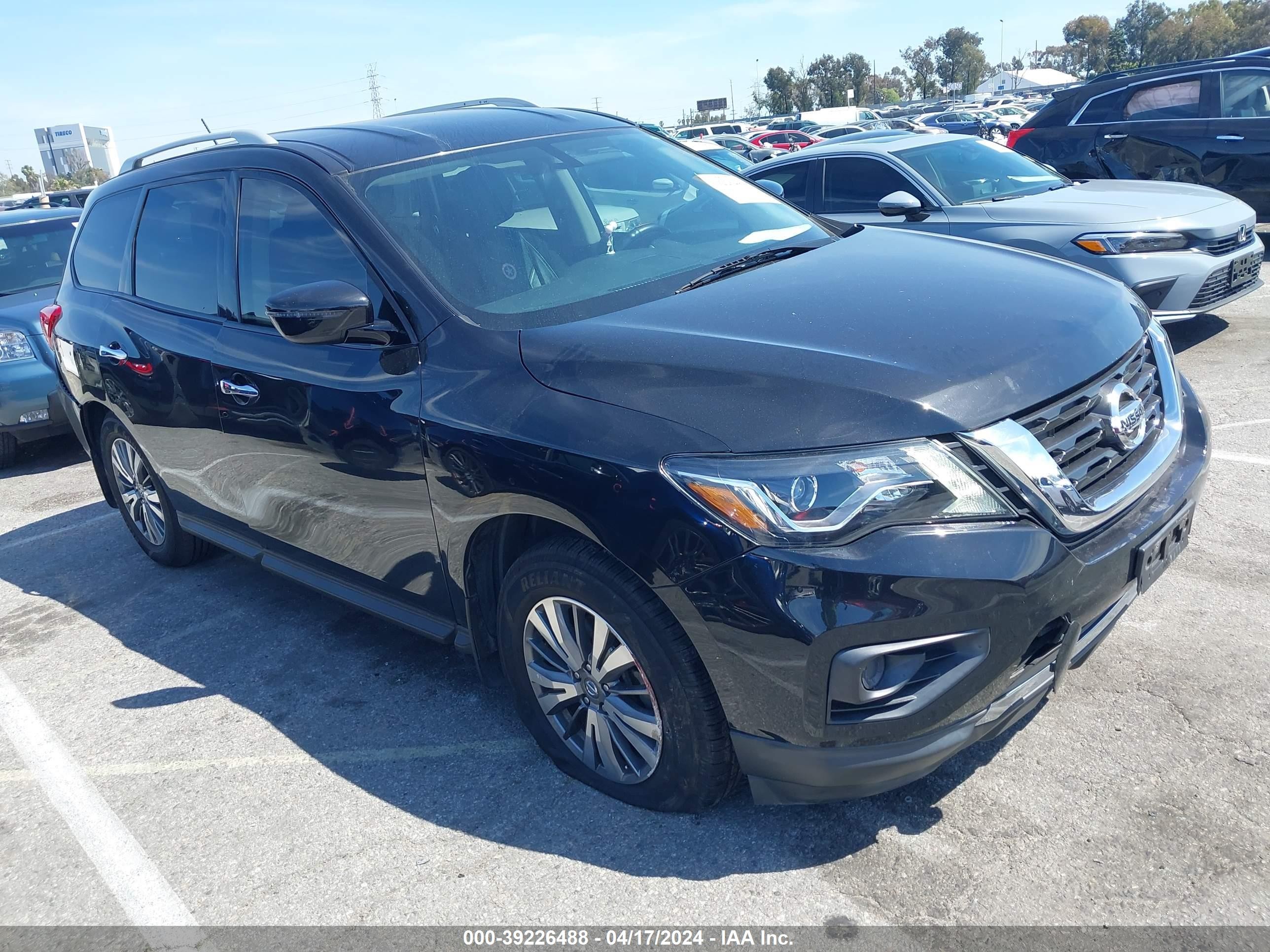 NISSAN PATHFINDER 2018 5n1dr2mn8jc640560