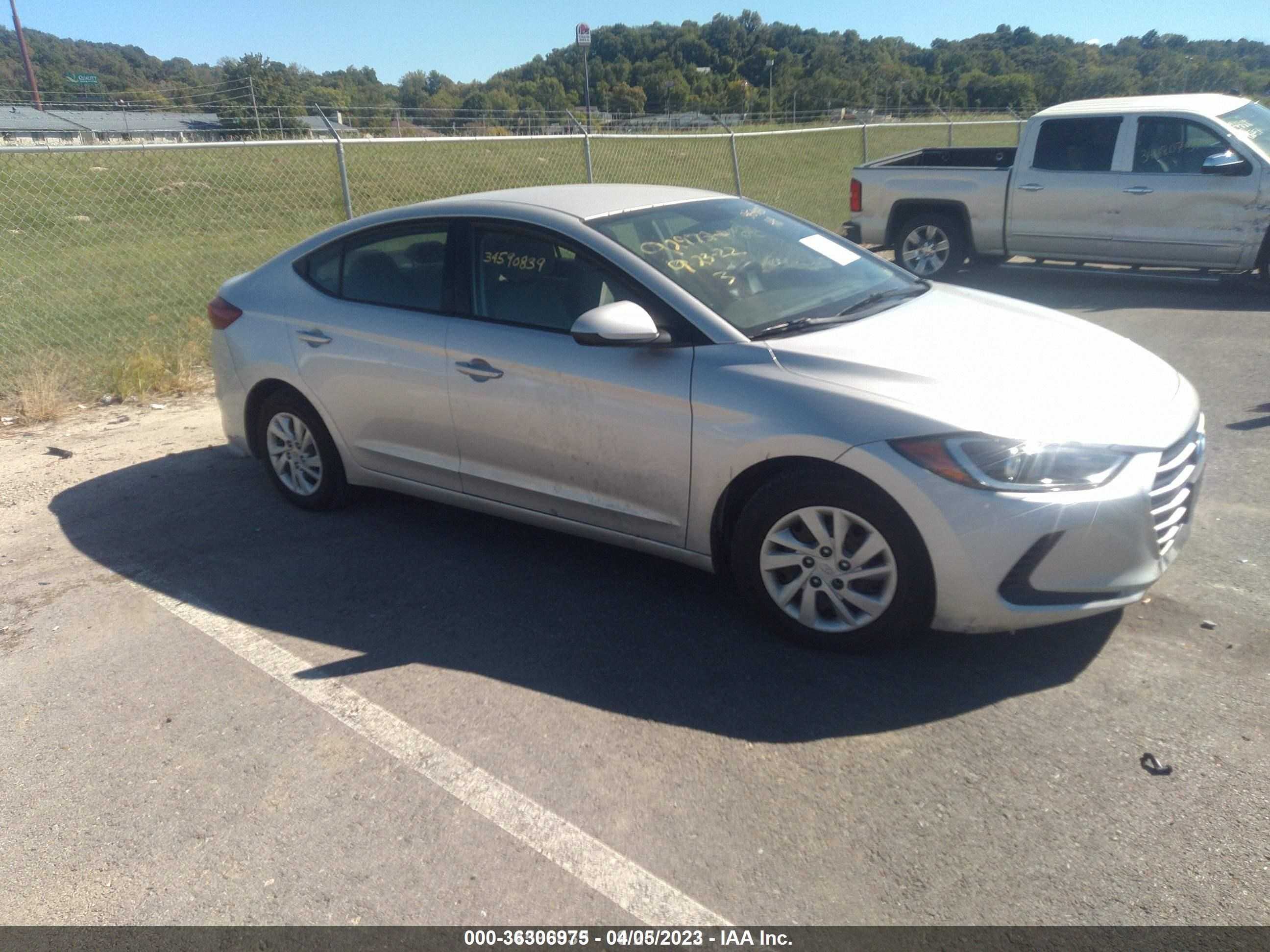 HYUNDAI ELANTRA 2017 5npd74lf0hh104314