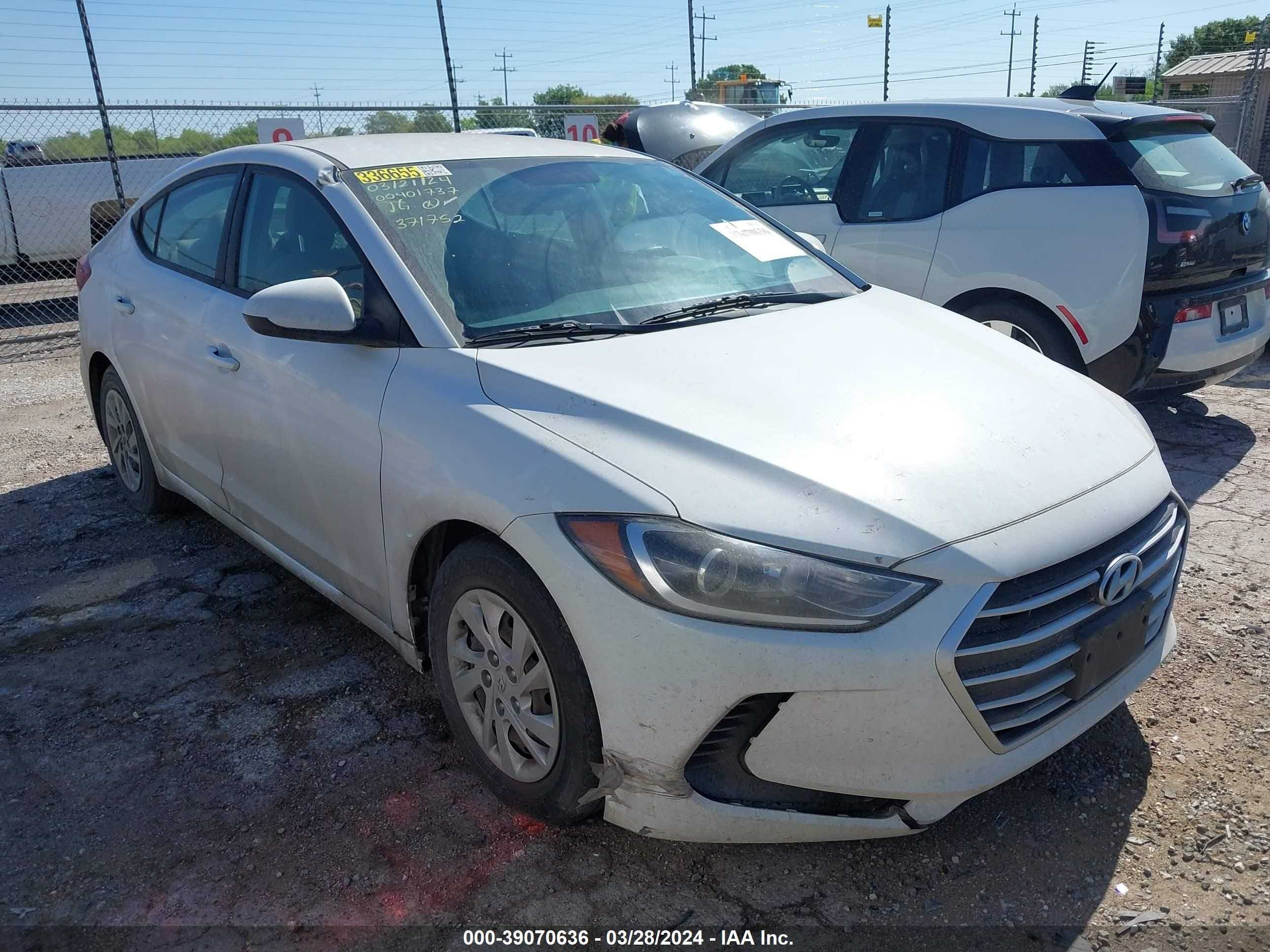 HYUNDAI ELANTRA 2018 5npd74lf2jh371752