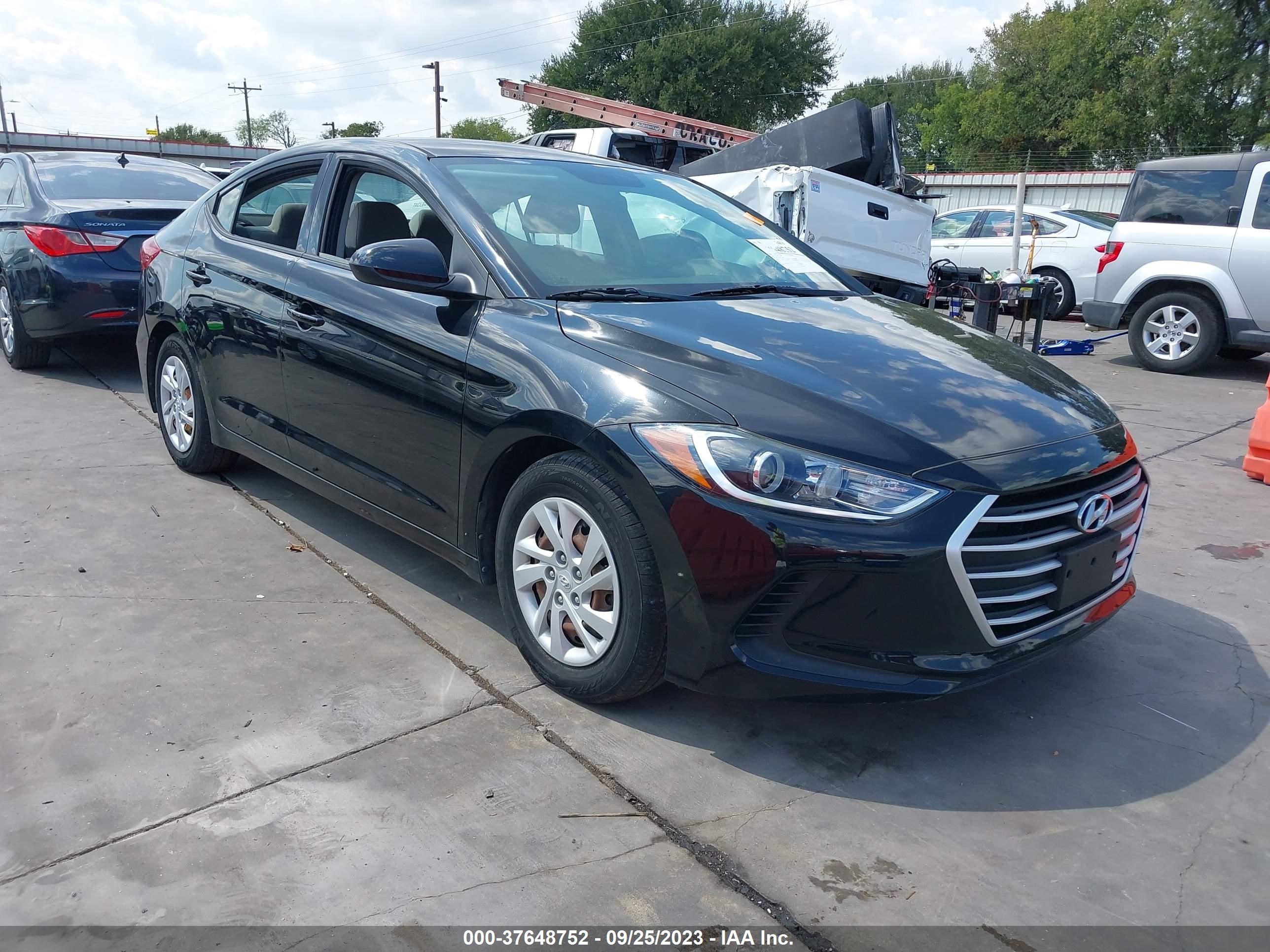 HYUNDAI ELANTRA 2018 5npd74lf4jh290333