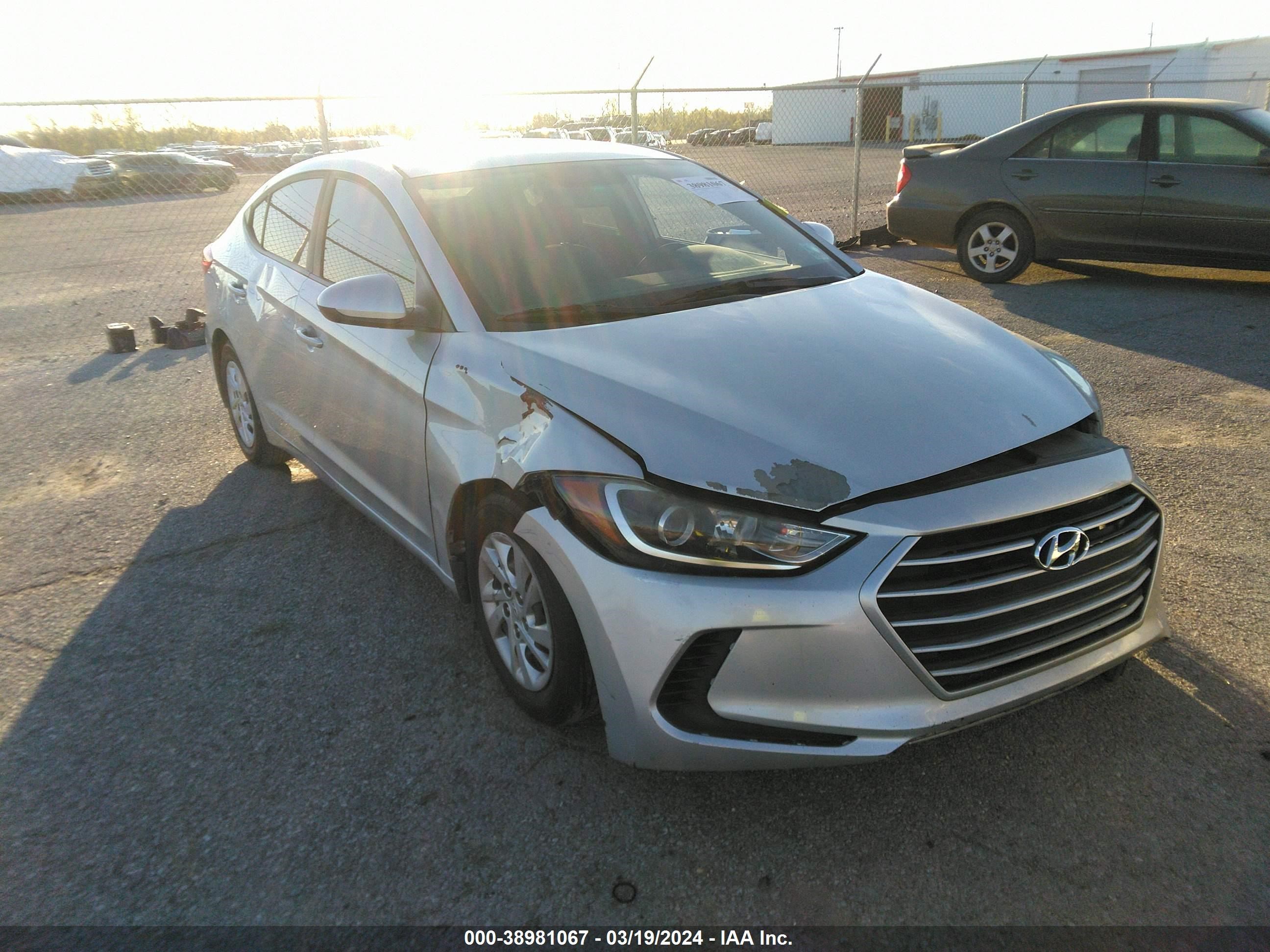 HYUNDAI ELANTRA 2017 5npd74lf5hh166419