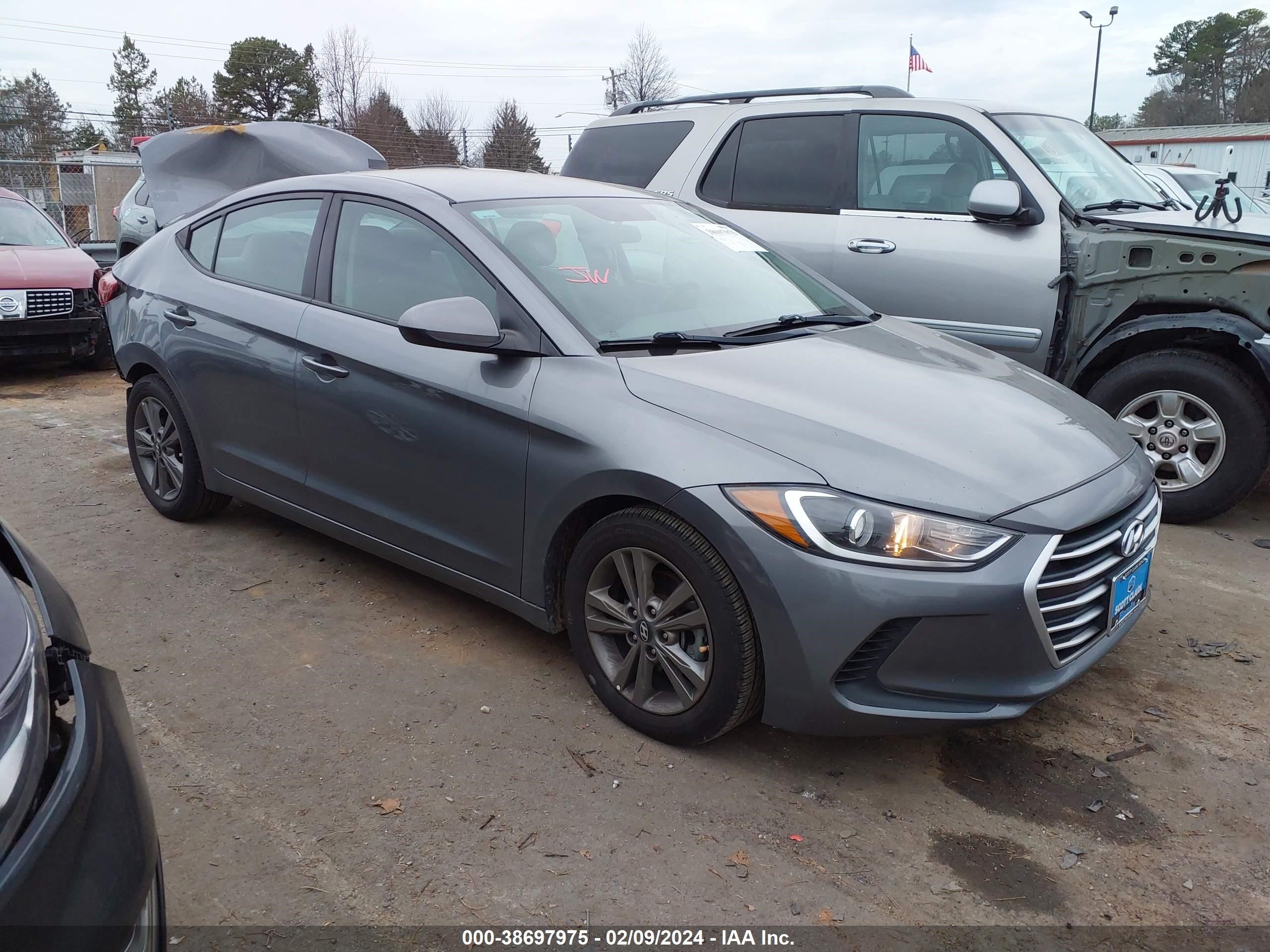 HYUNDAI ELANTRA 2018 5npd84lf2jh255562