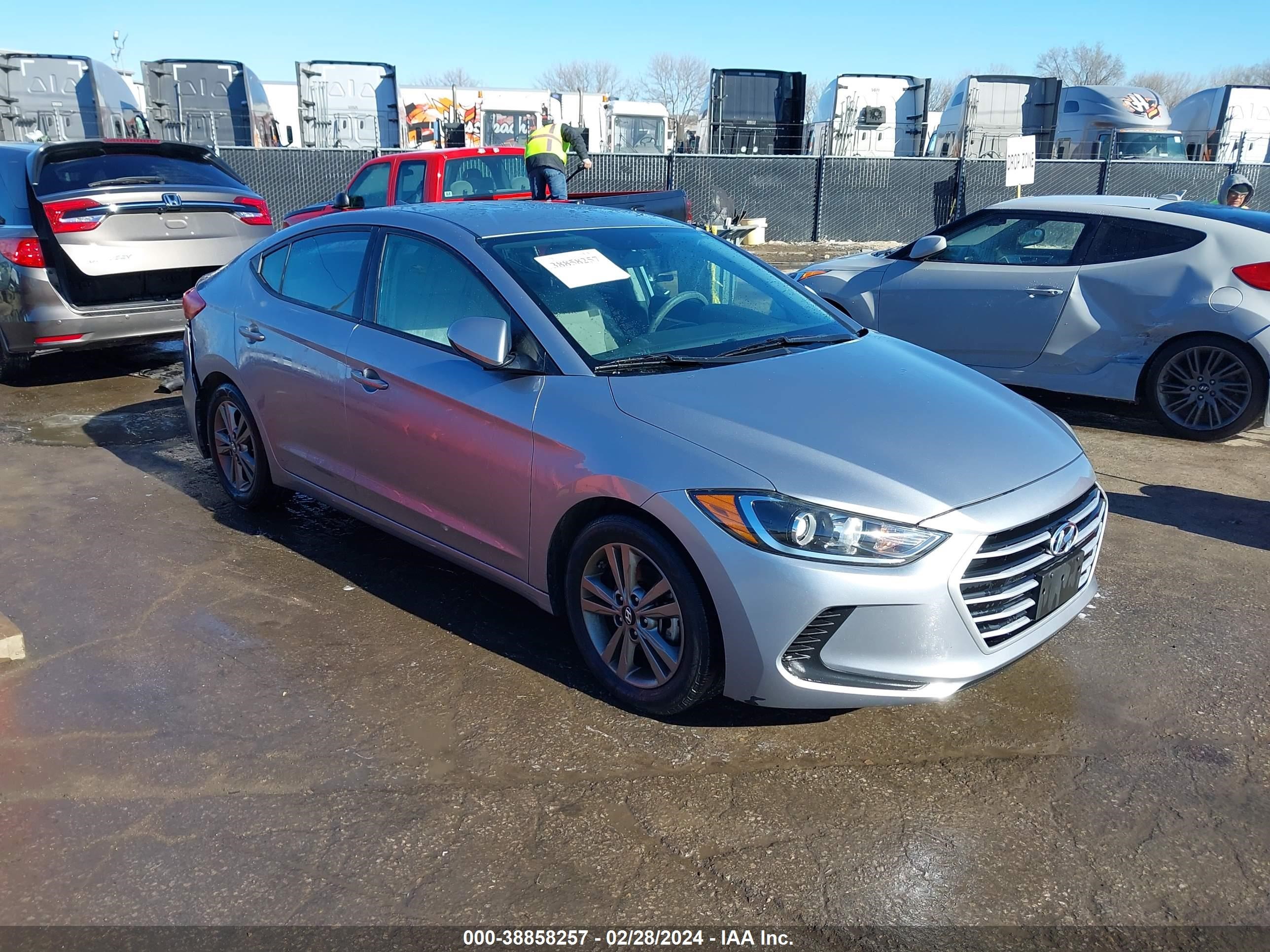 HYUNDAI ELANTRA 2017 5npd84lf4hh159054