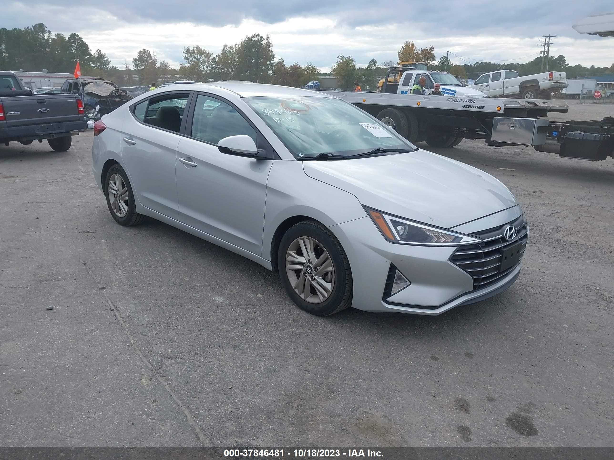 HYUNDAI ELANTRA 2019 5npd84lf4kh472418