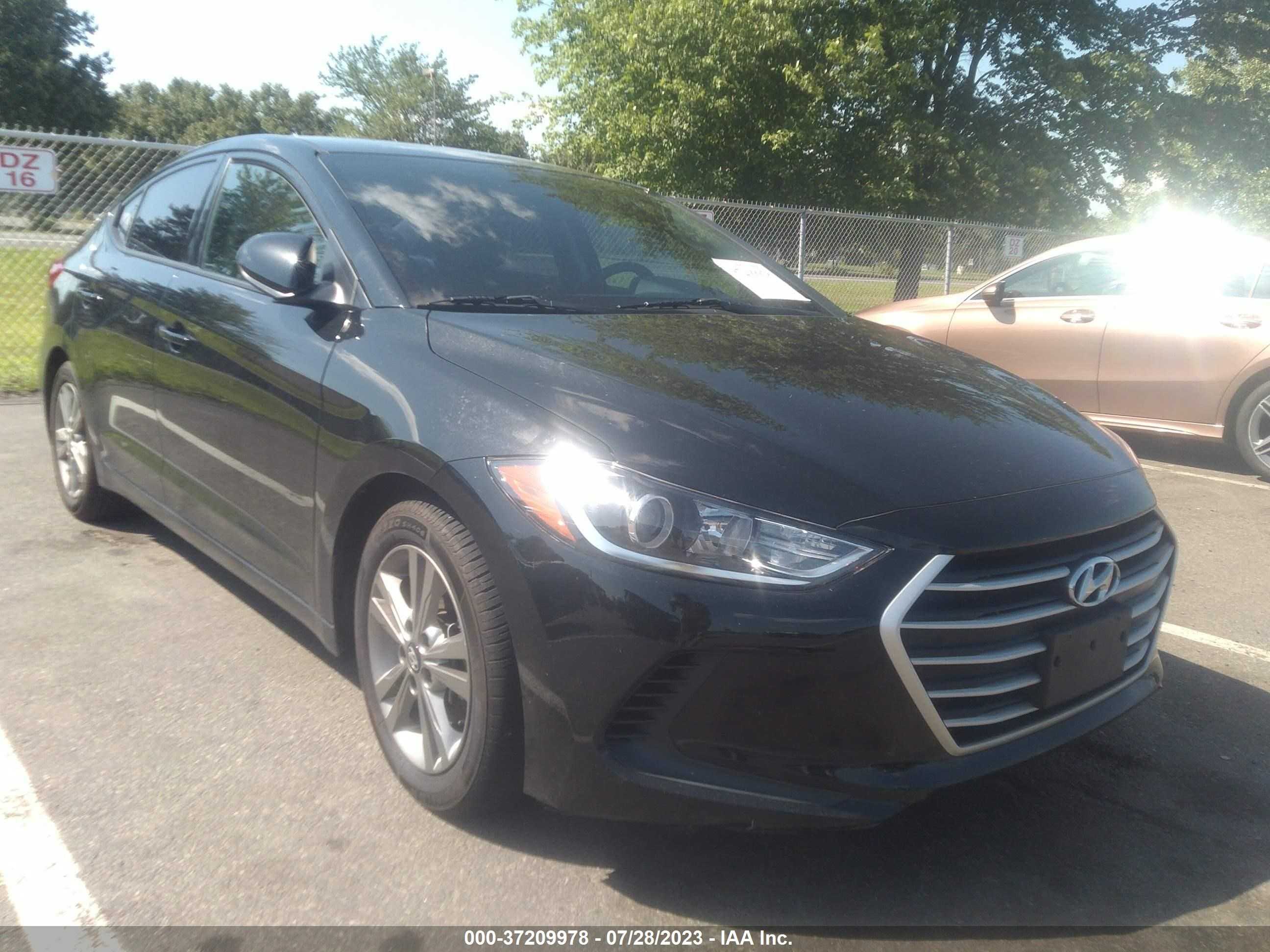 HYUNDAI ELANTRA 2018 5npd84lf5jh371824