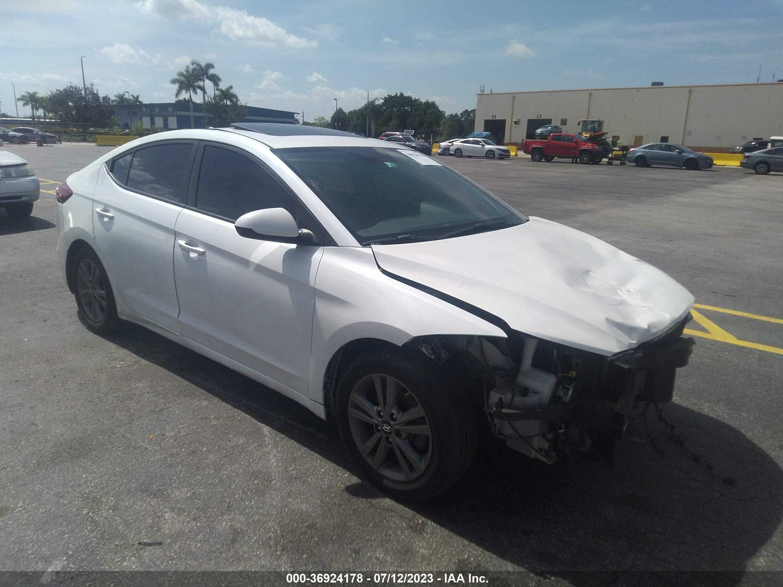 HYUNDAI ELANTRA 2018 5npd84lf5jh383729