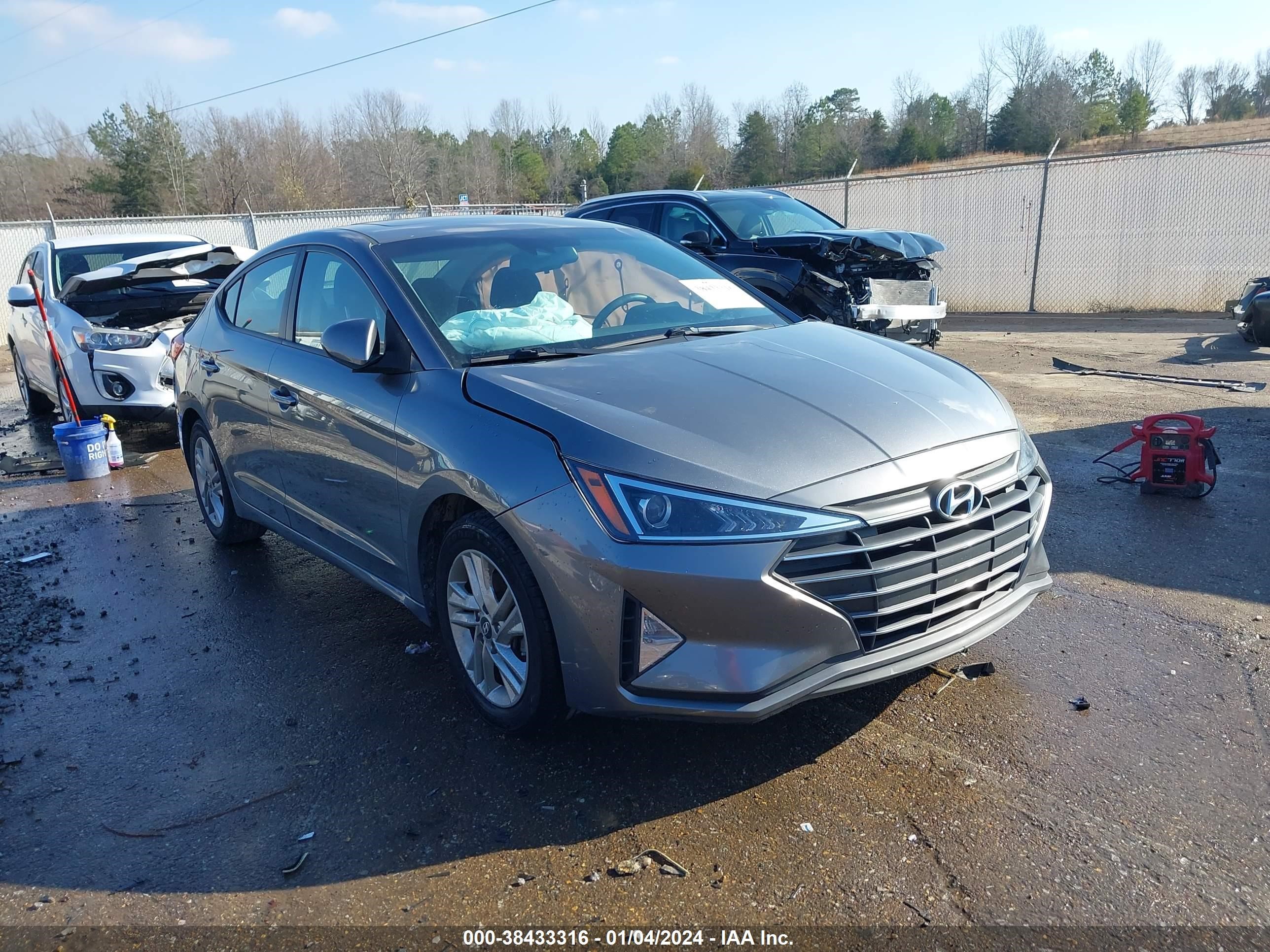 HYUNDAI ELANTRA 2019 5npd84lf5kh451996