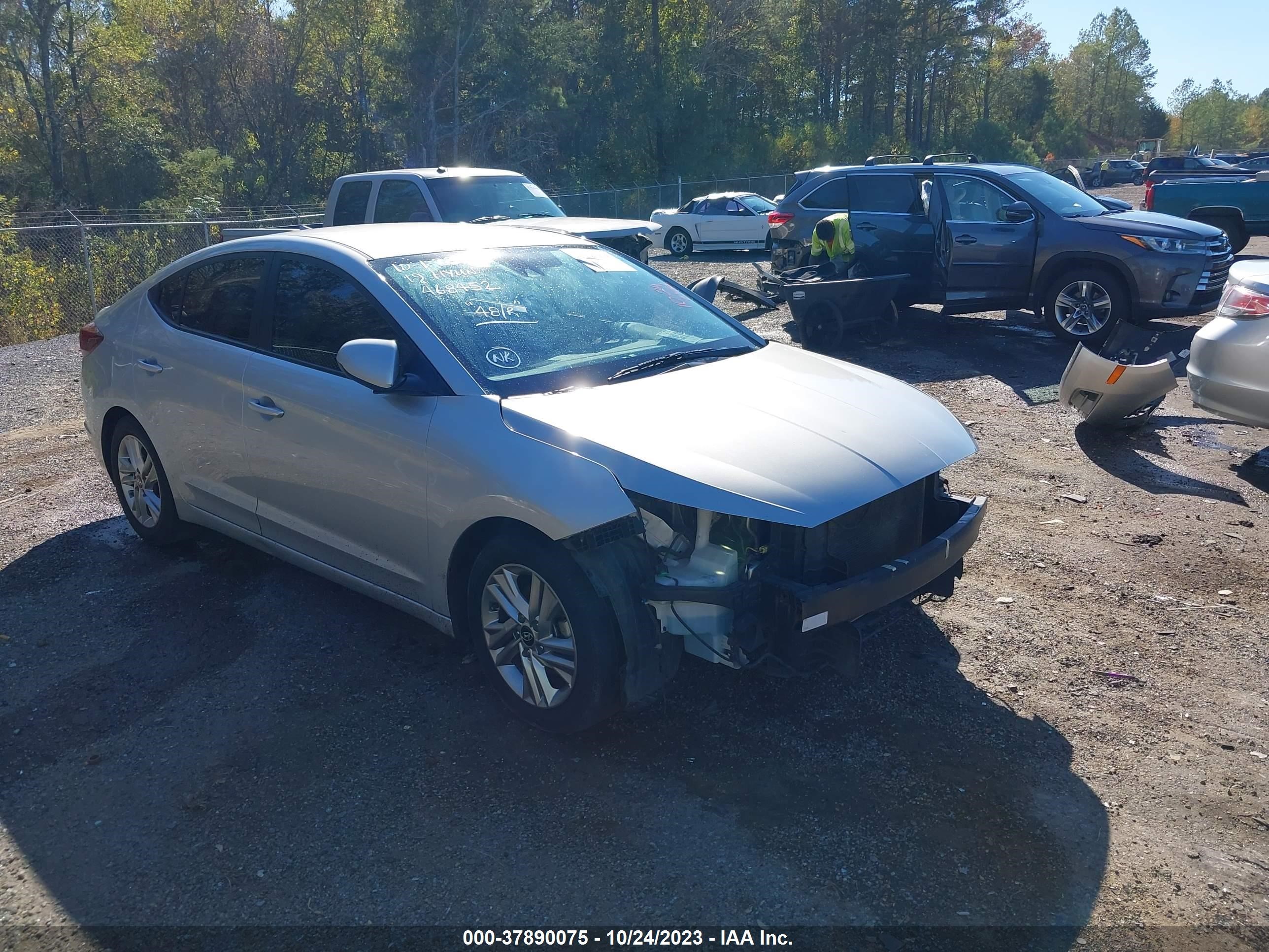 HYUNDAI ELANTRA 2019 5npd84lf6kh468452