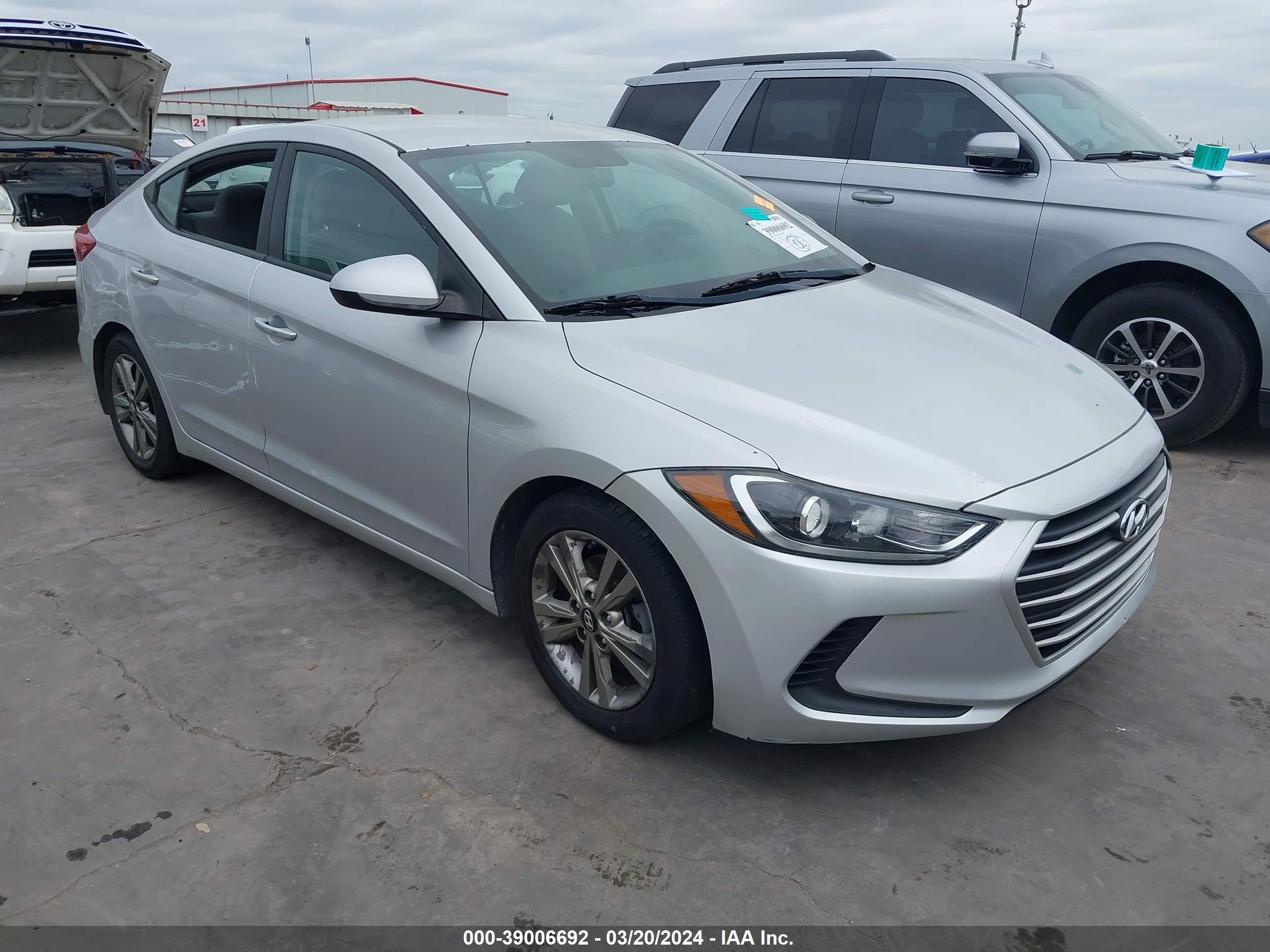 HYUNDAI ELANTRA 2018 5npd84lf7jh312094