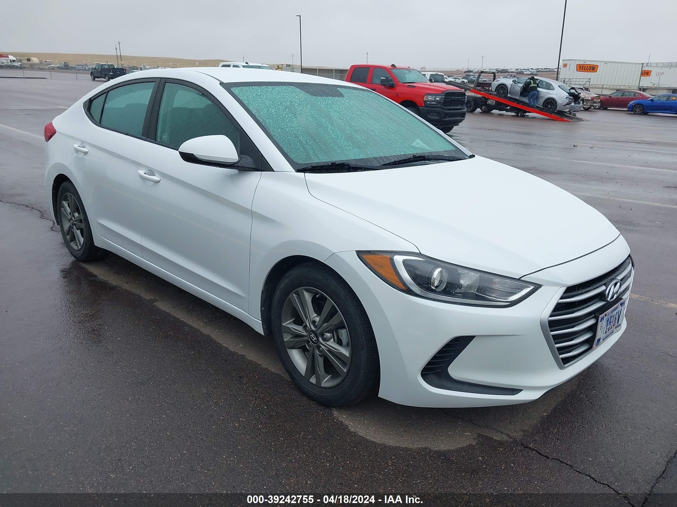 HYUNDAI ELANTRA 2018 5npd84lf7jh359173