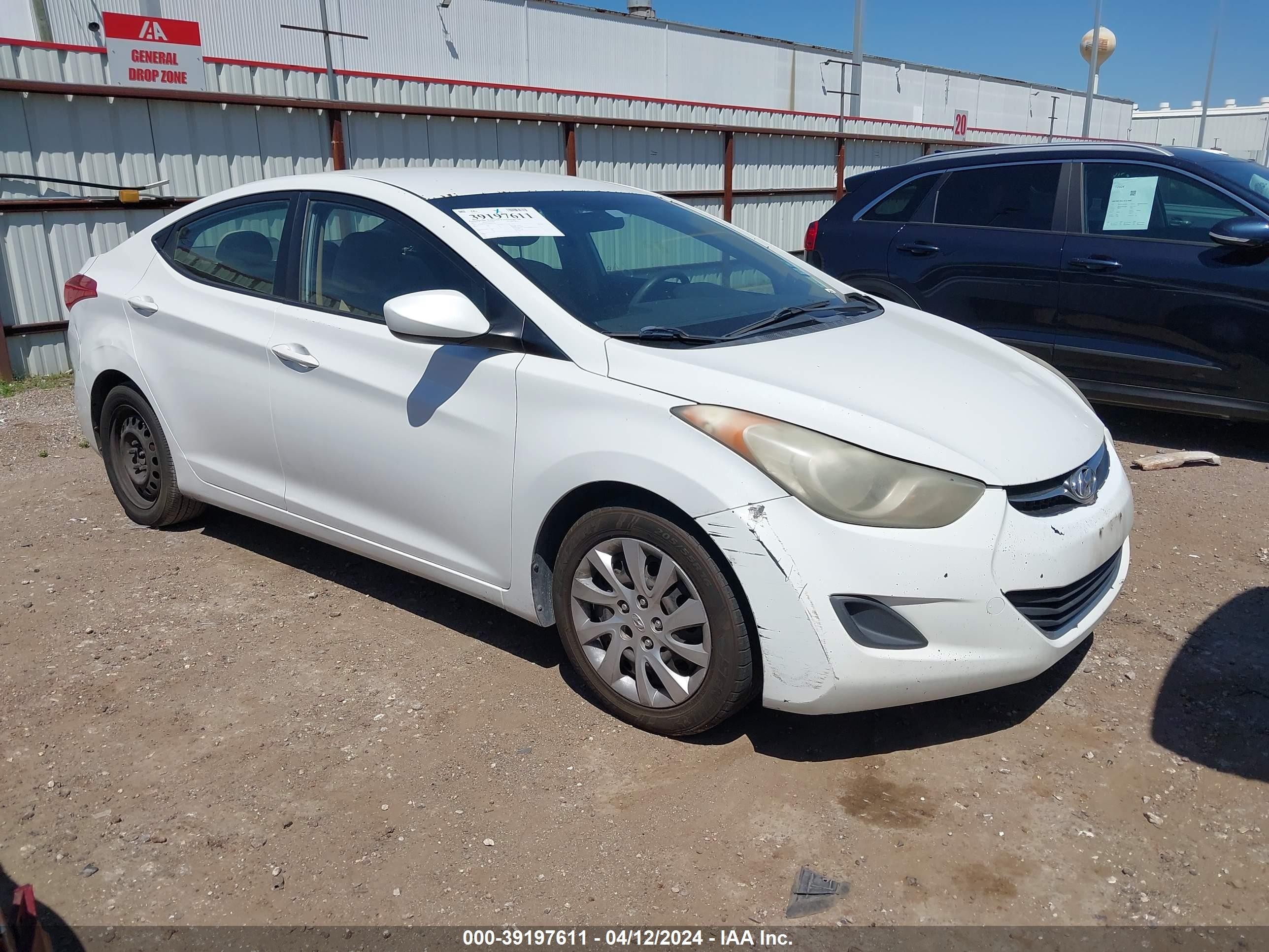 HYUNDAI ELANTRA 2011 5npdh4ae1bh032991