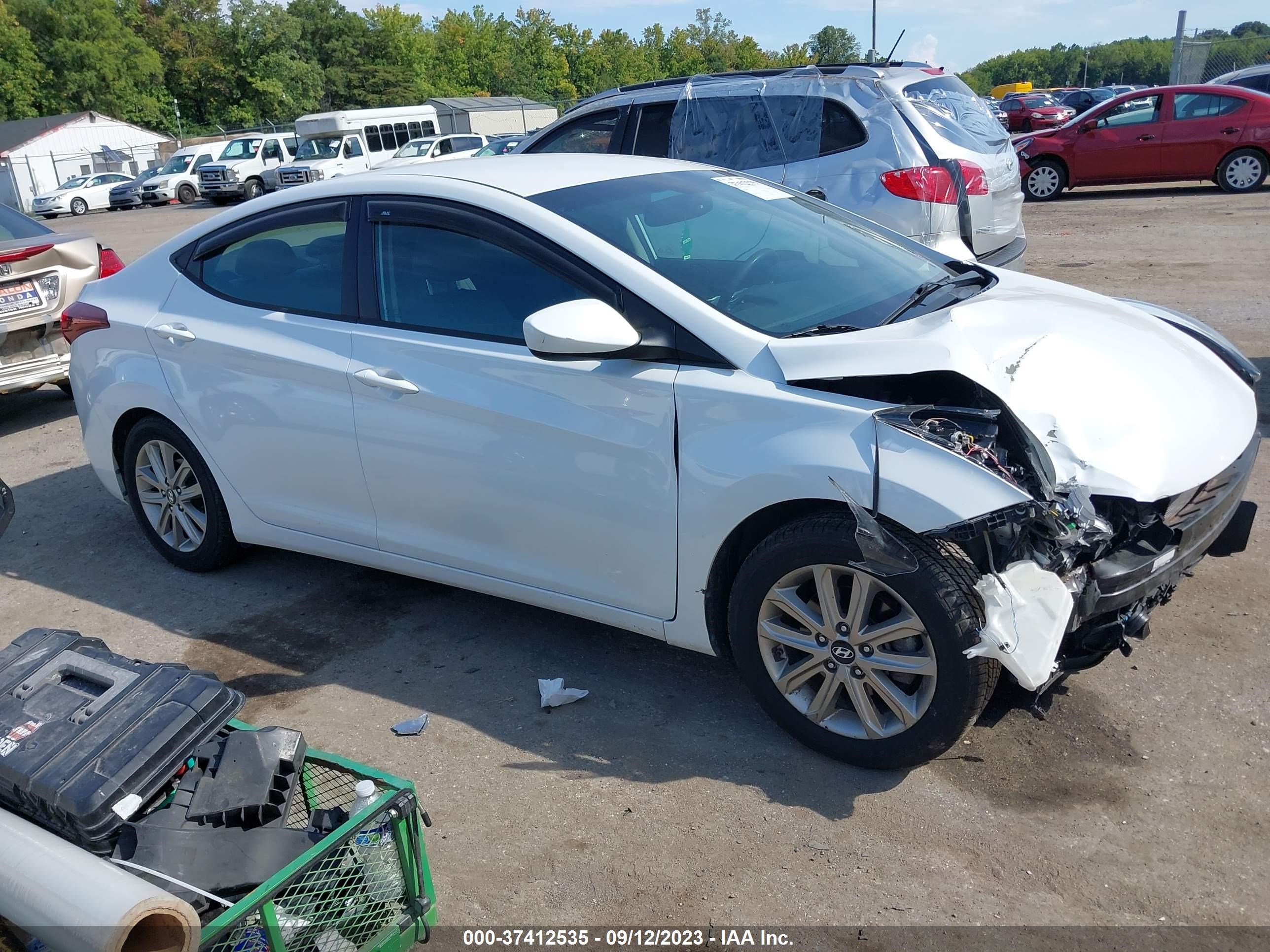 HYUNDAI ELANTRA 2015 5npdh4ae3fh618338