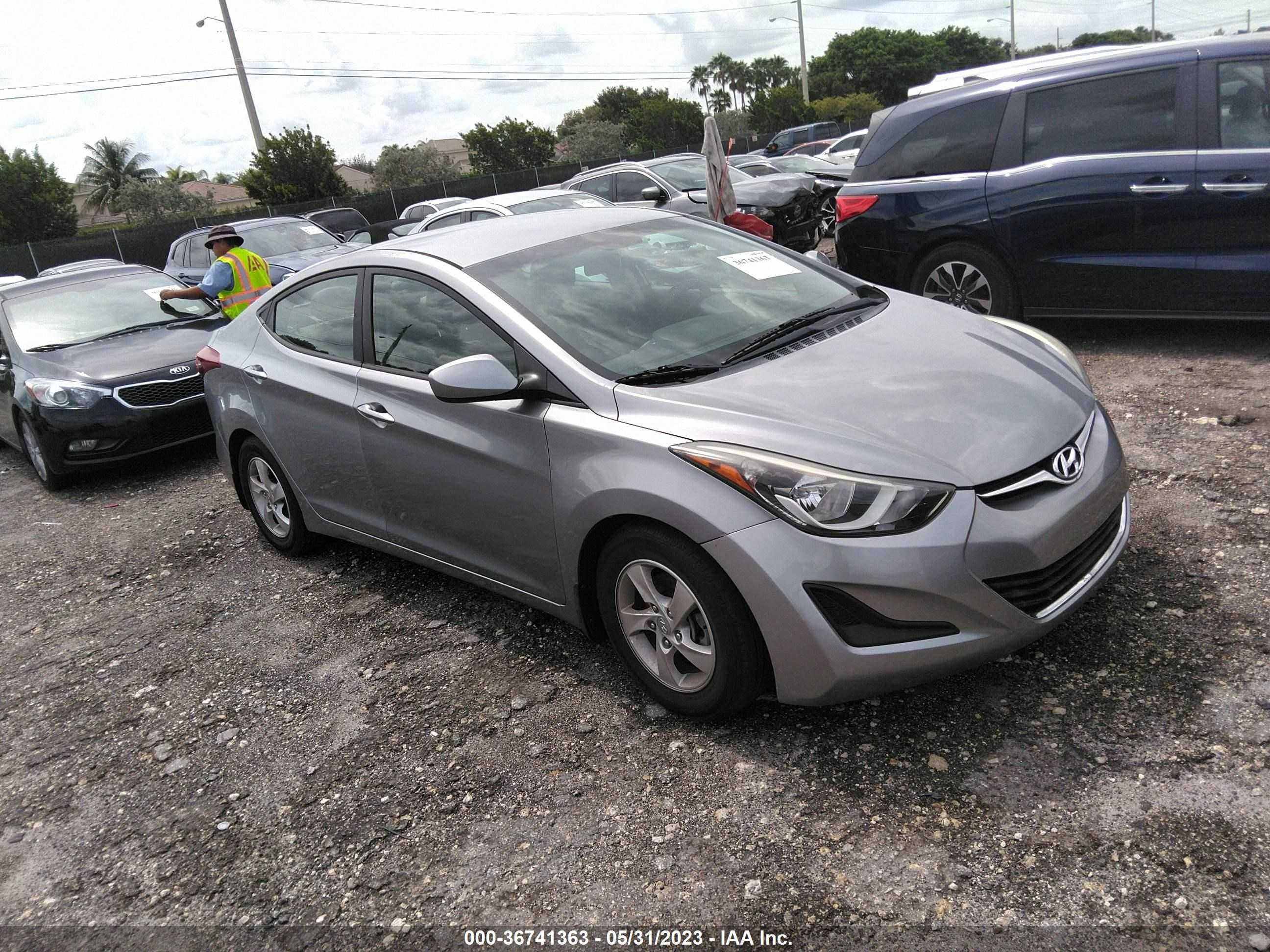 HYUNDAI ELANTRA 2015 5npdh4ae4fh593188