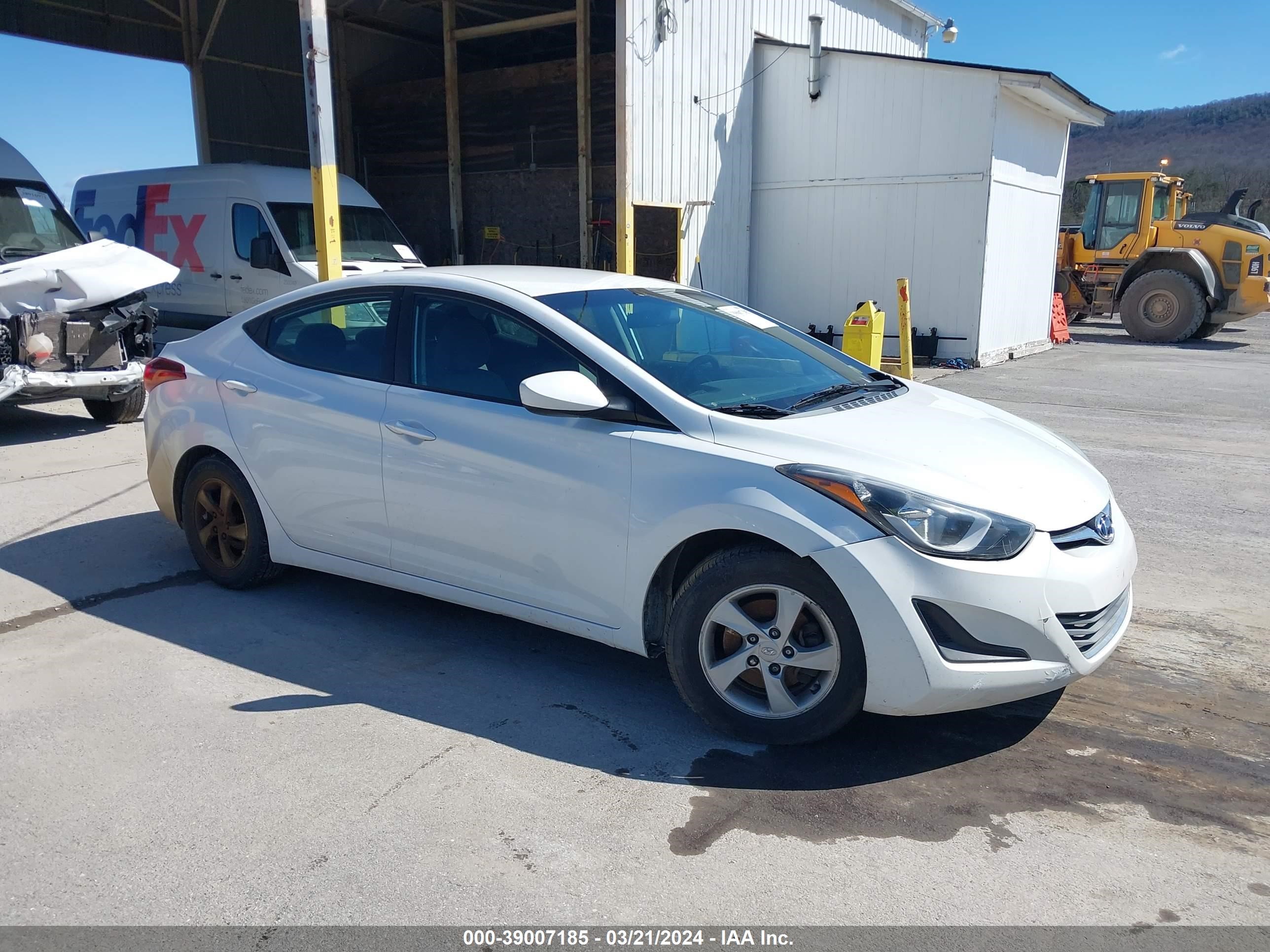 HYUNDAI ELANTRA 2015 5npdh4ae4fh640896