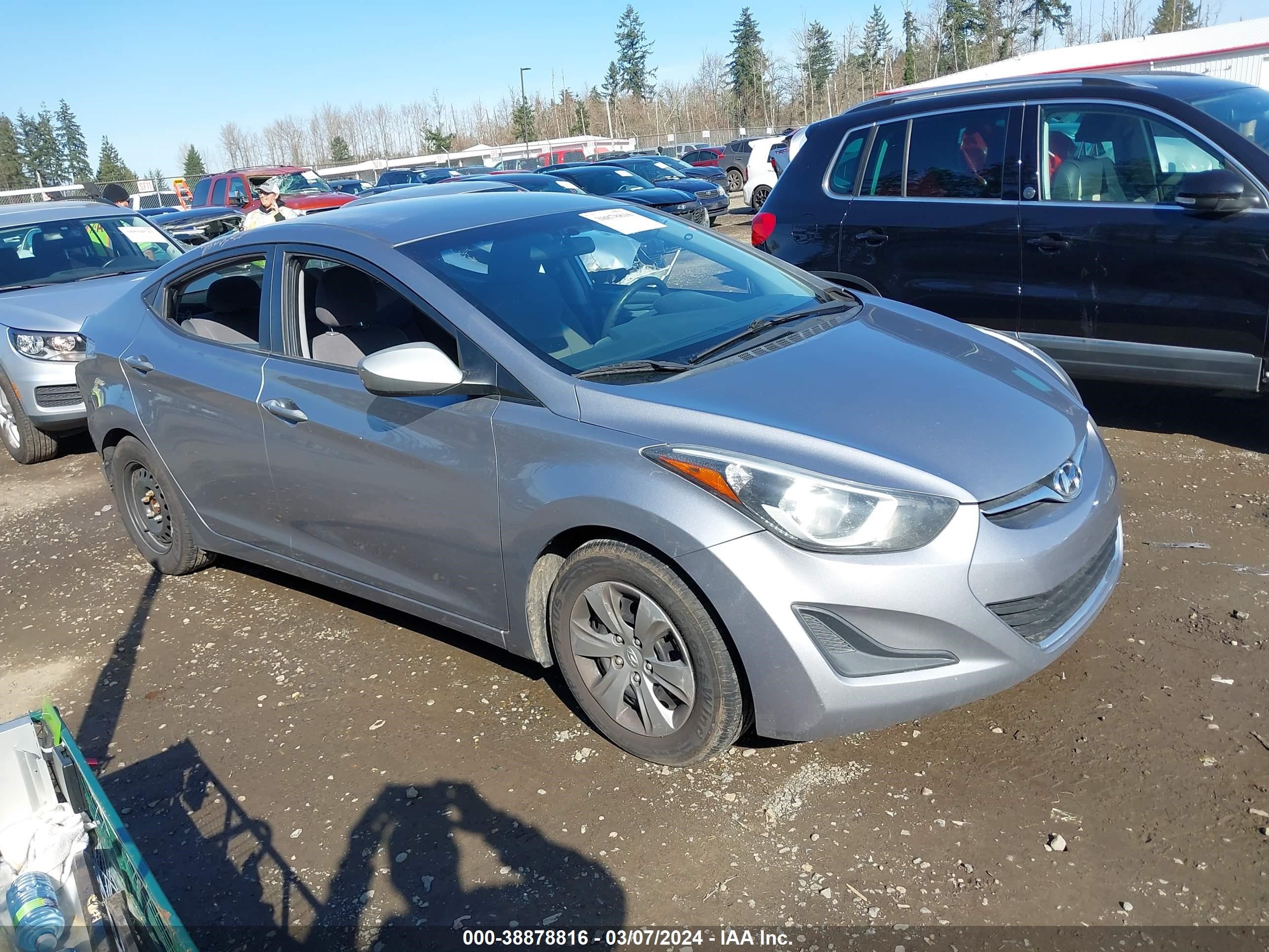 HYUNDAI ELANTRA 2016 5npdh4ae4gh770369