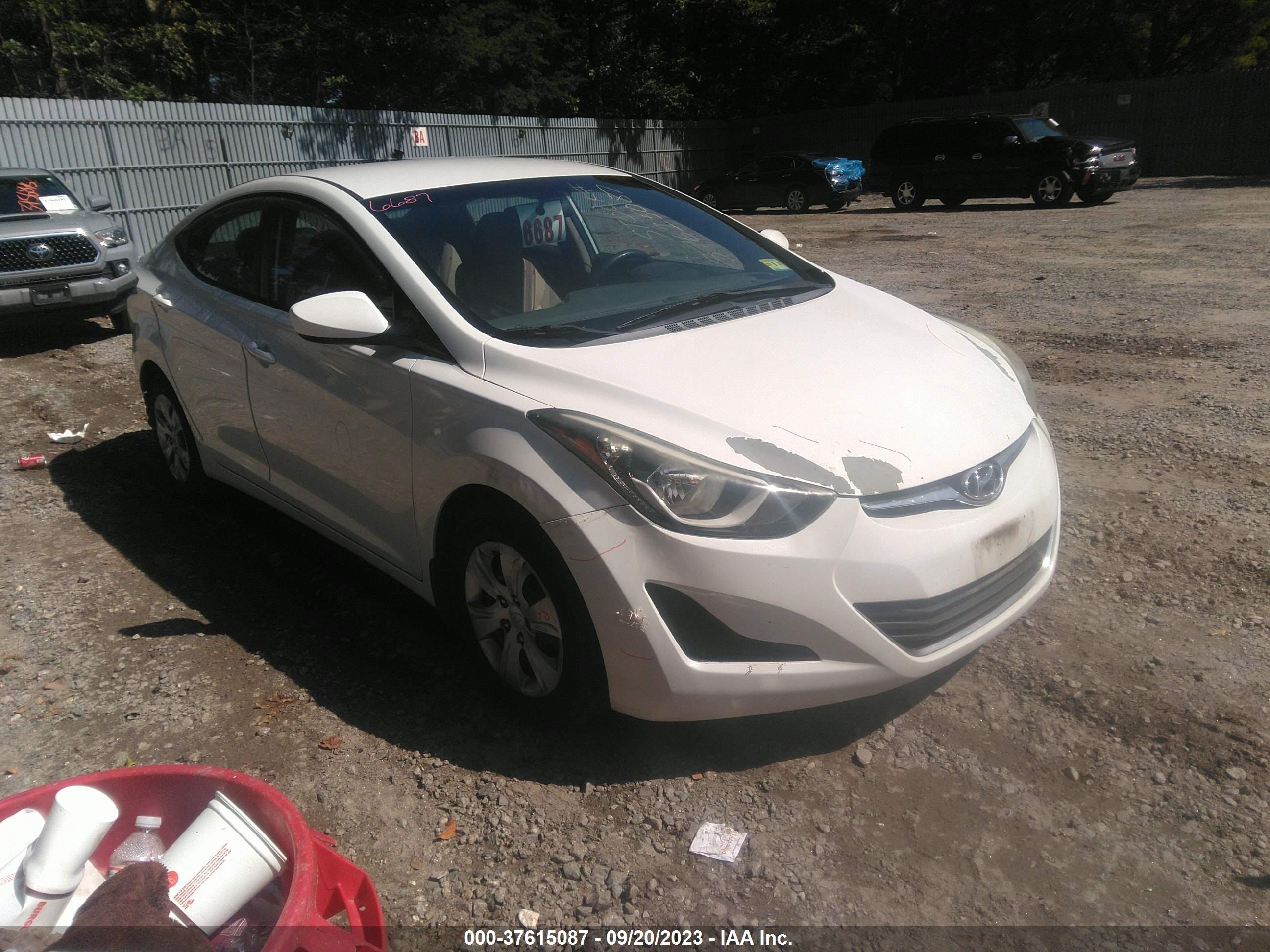 HYUNDAI ELANTRA 2016 5npdh4ae5gh710987